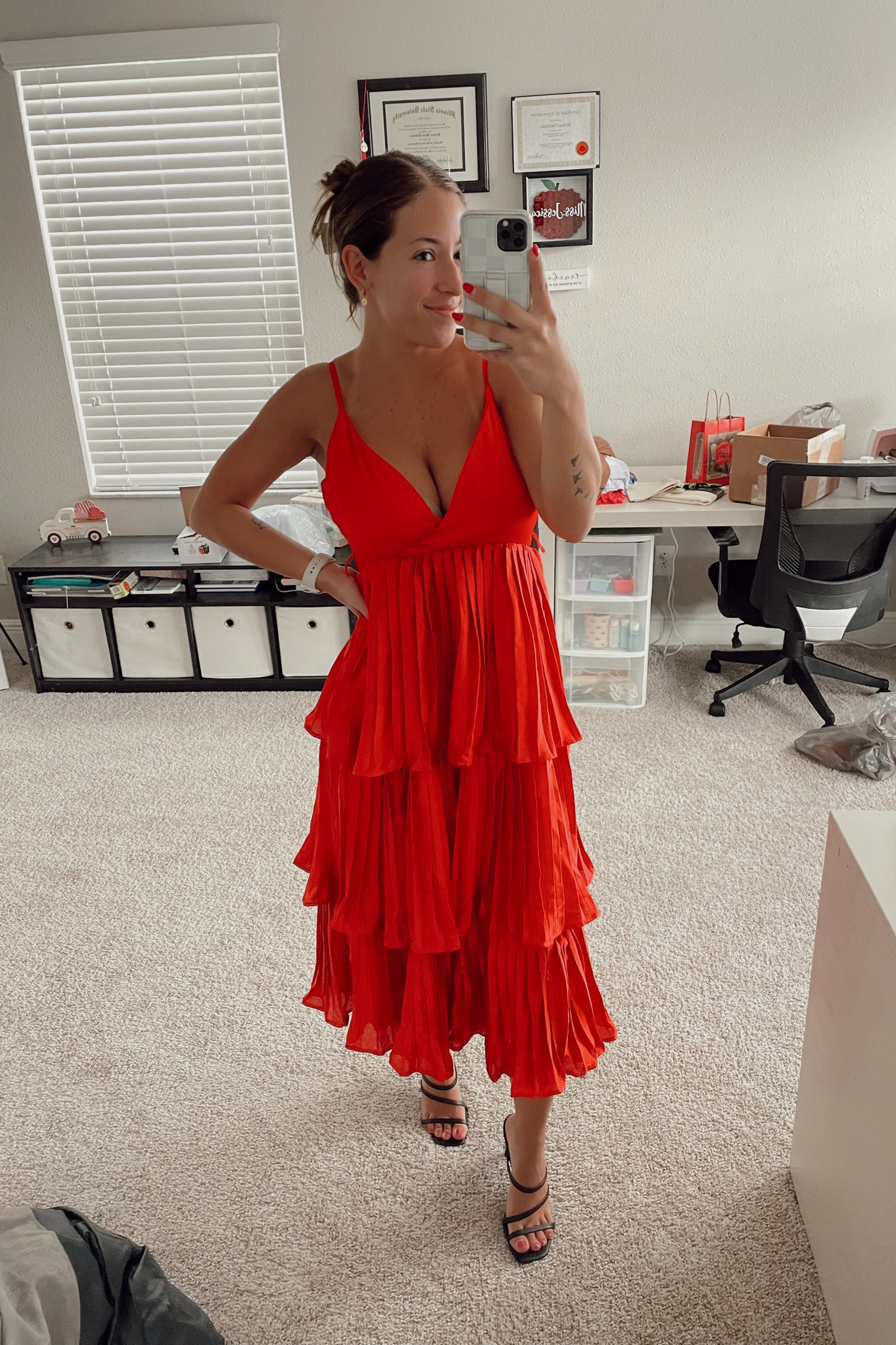 Red dress 💃 

Red dress. Tiered dress. Formal wear. Guest wedding. Holiday dress 

#LTKwedding #LTKSeasonal