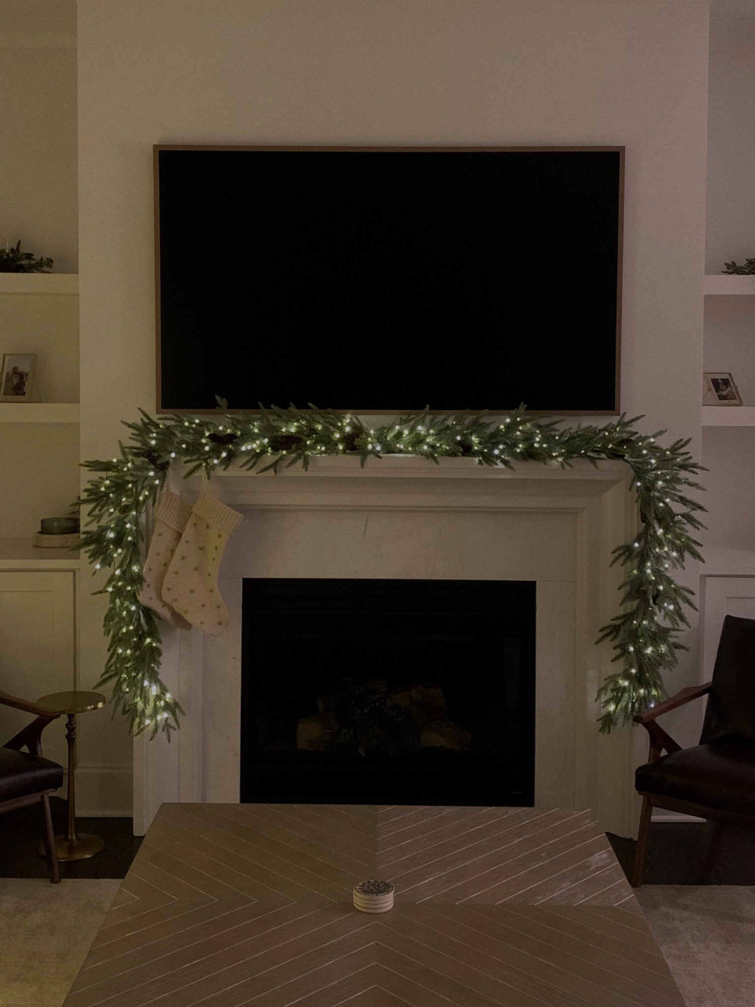 Christmas decor mantle 
