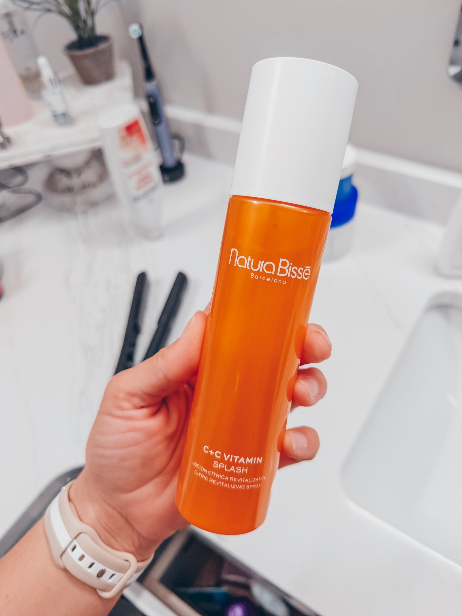 Vitamin c spray making my skin feel so refreshed after flying all night 