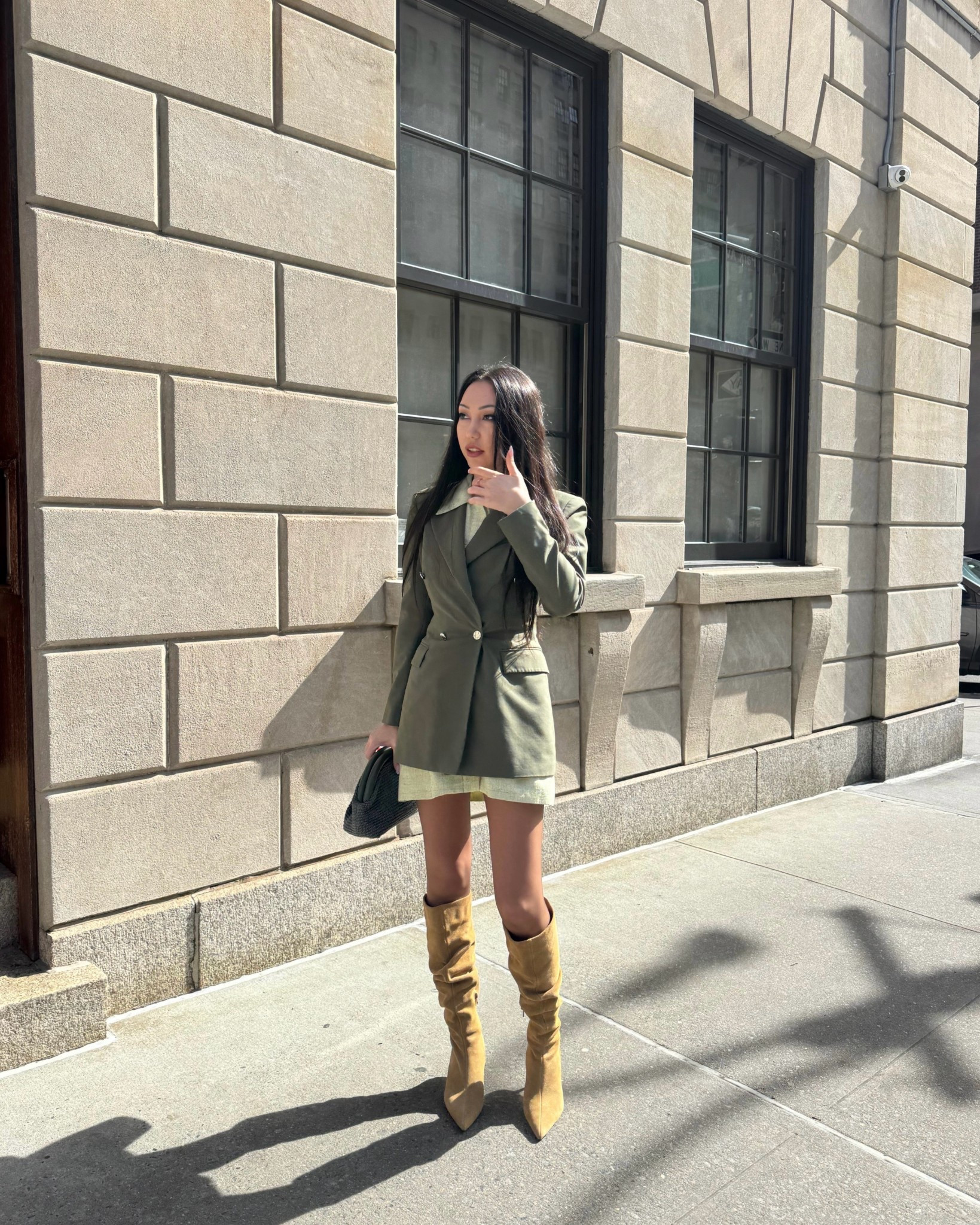 Blazer : maje -Slim-fit suit jacket
Green dress : Jason wu
Bag :JW Anderson - bumper clutch 
Boots - Zara