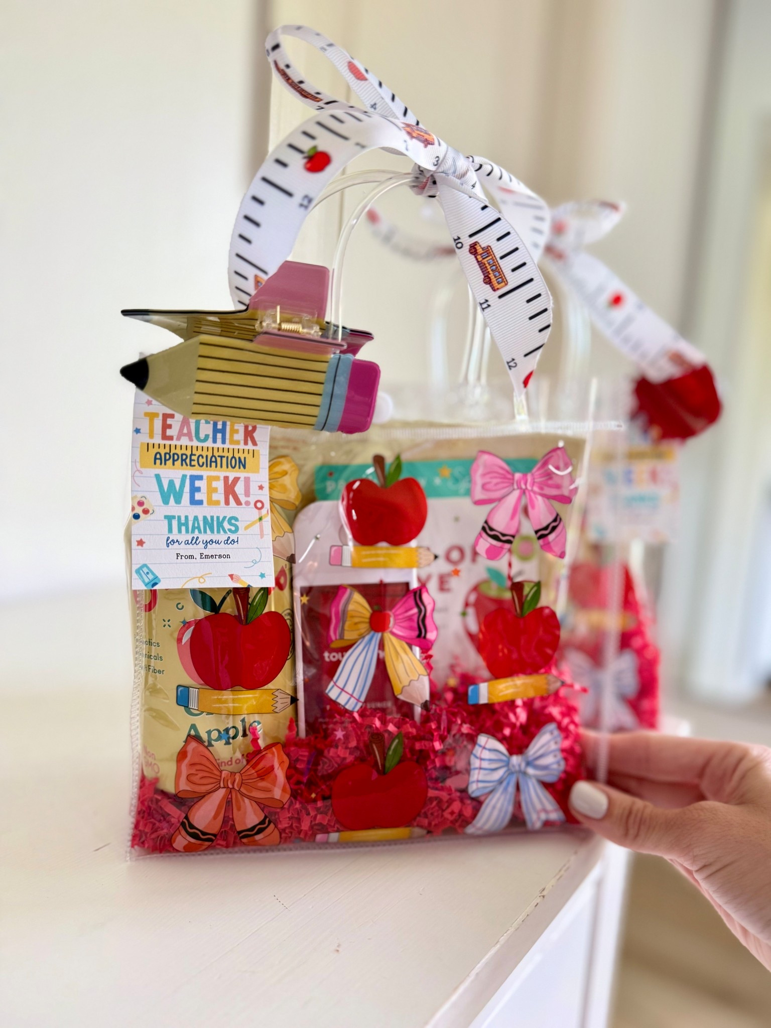 DIY teacher appreciation gift ideas for teachers #teacherappreciation #teachergift #diygift 
