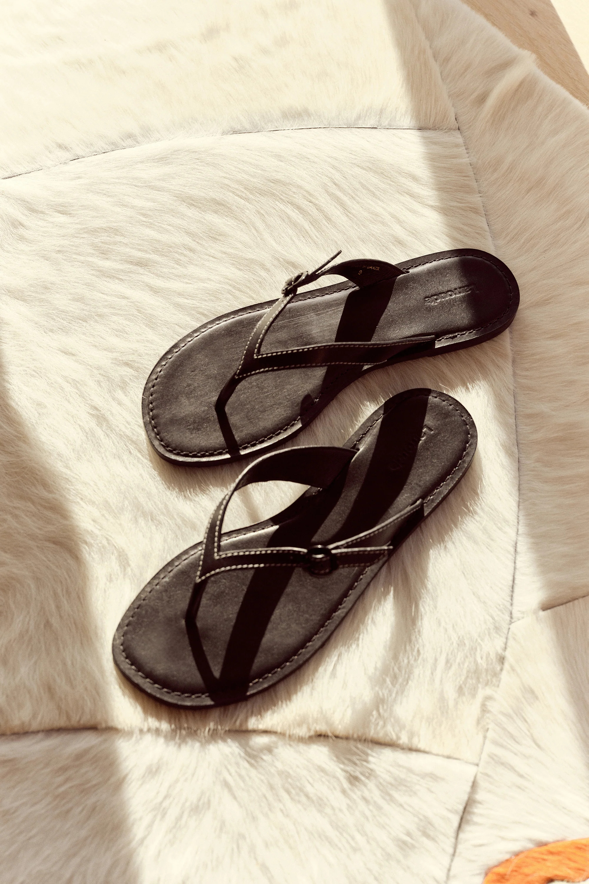 Mary Kate Flat Sandal In Black Leather | Larroude