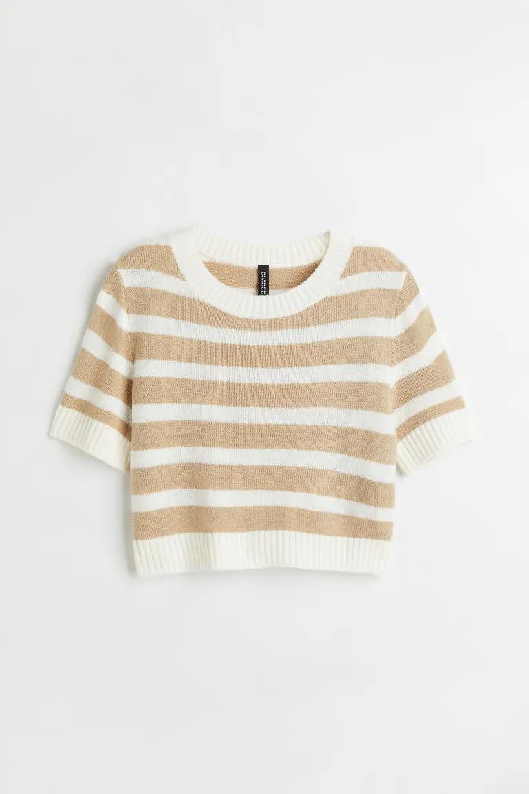 Crop top in a soft knit. Round neckline, short sleeves, and ribbing at neckline and cuffs.SizeThe... | H&M (US + CA)