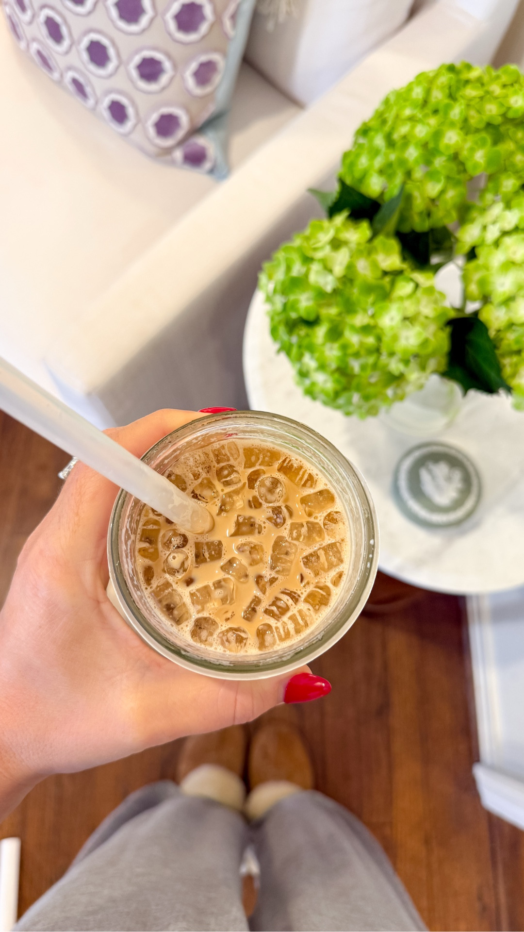 a new pajama set has entered the villa🚪👀 + made a cereal milk latte that was absolutely incredible💯🥣

——— ↘️comment WANT down below and I’ll send you the links to my new pajama set, skincare, home decor, and more!

#diml #miml #dimlvlog #morningroutine #sundayreset #morningvlog #spendthemorningwithme #morninginmylife 

#LTKHome #LTKPetite #LTKBeauty