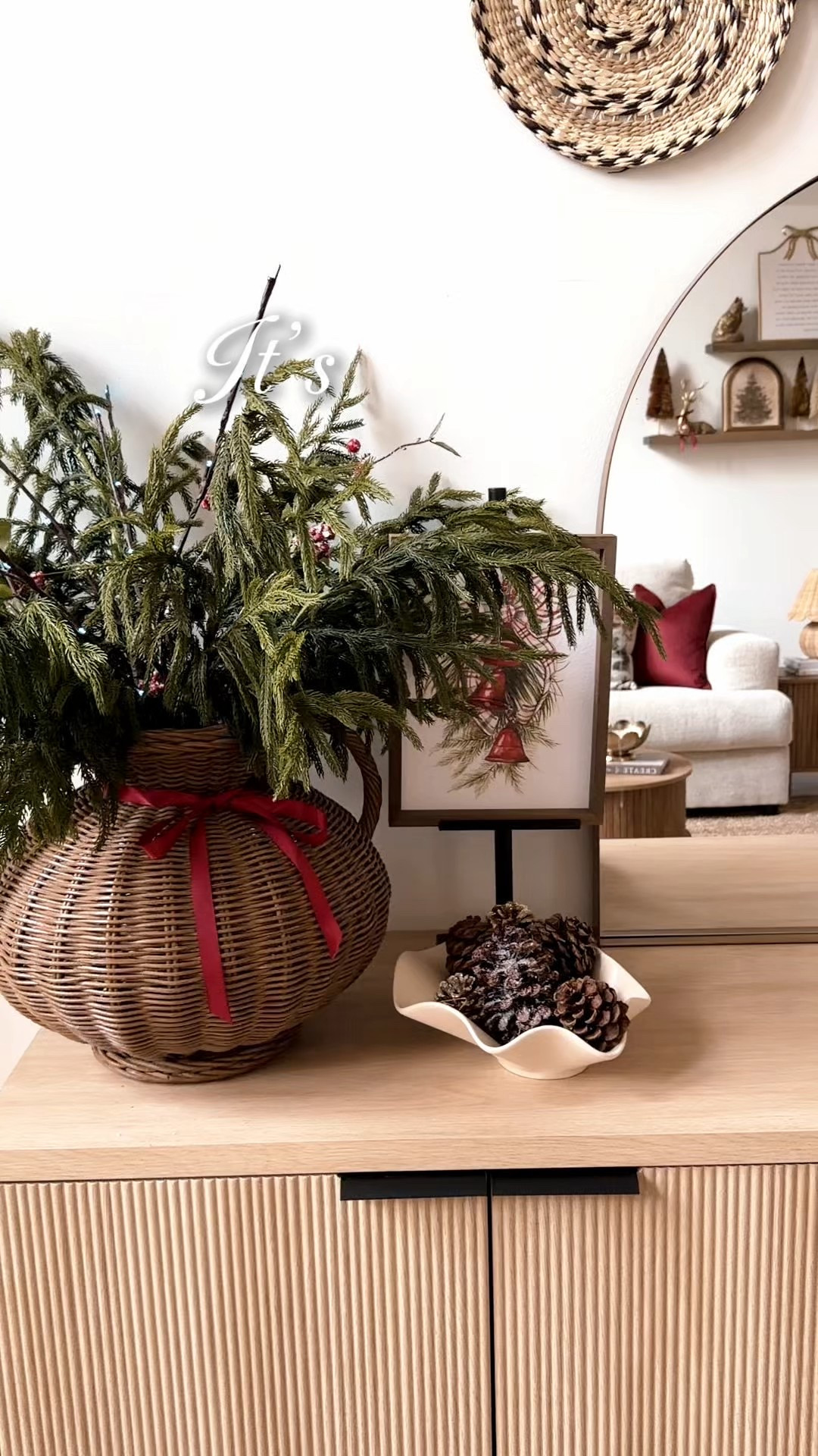 Christmas Decor 

#LTKHome #LTKSeasonal #LTKHoliday