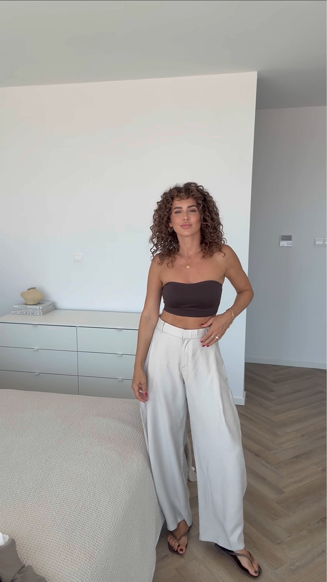 Top 5 H&M and ZARA Summer Basics 🤍

Zeitlose Pieces, die sich super kombinieren lassen und in keinem Kleiderschrank fehlen sollten. Welches Basic ist euer Favorit? ✨

#LTKeurope #LTKstyletip #LTKsummer