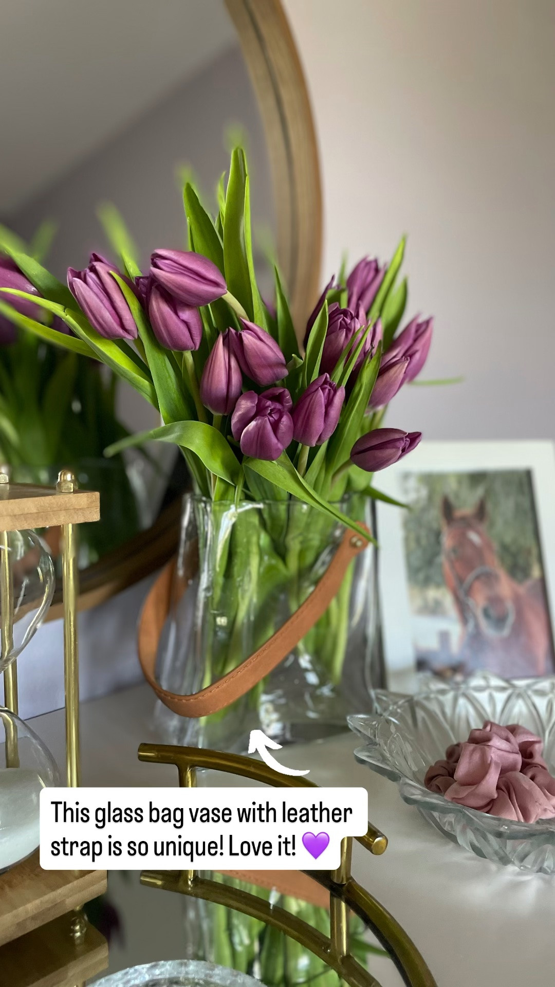 This glass “bag” vase with leather strap handle is so cute! The leather strap is moveable and it makes for really fun shelf decor. 

#consoletable #home #decor #flowersvase #coffeetable #equestrian

#LTKHome #LTKmomlife #LTKKids