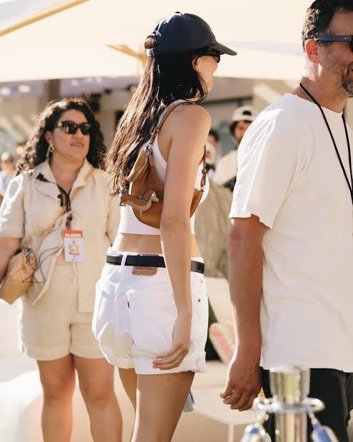 Everyone is freaking out because Kendall Jenner just styled a suede Kate Spade bag at Coachella and now it’s THE bag 😍🤎✨

It’s the perfect everyday bag… effortless, chic, and actually affordable which makes it even better 🤯 add a cute dog charm like she did or pick one that fits your vibe because the details are everything 🐶💫

This is the moment… grab it before it sells out because the internet is not playing about this one 💨

#KendallJennerStyle #KateSpade #ItBag #CoachellaStyle #ViralFinds

#LTKgrwm #LTKootd #LTKFestival