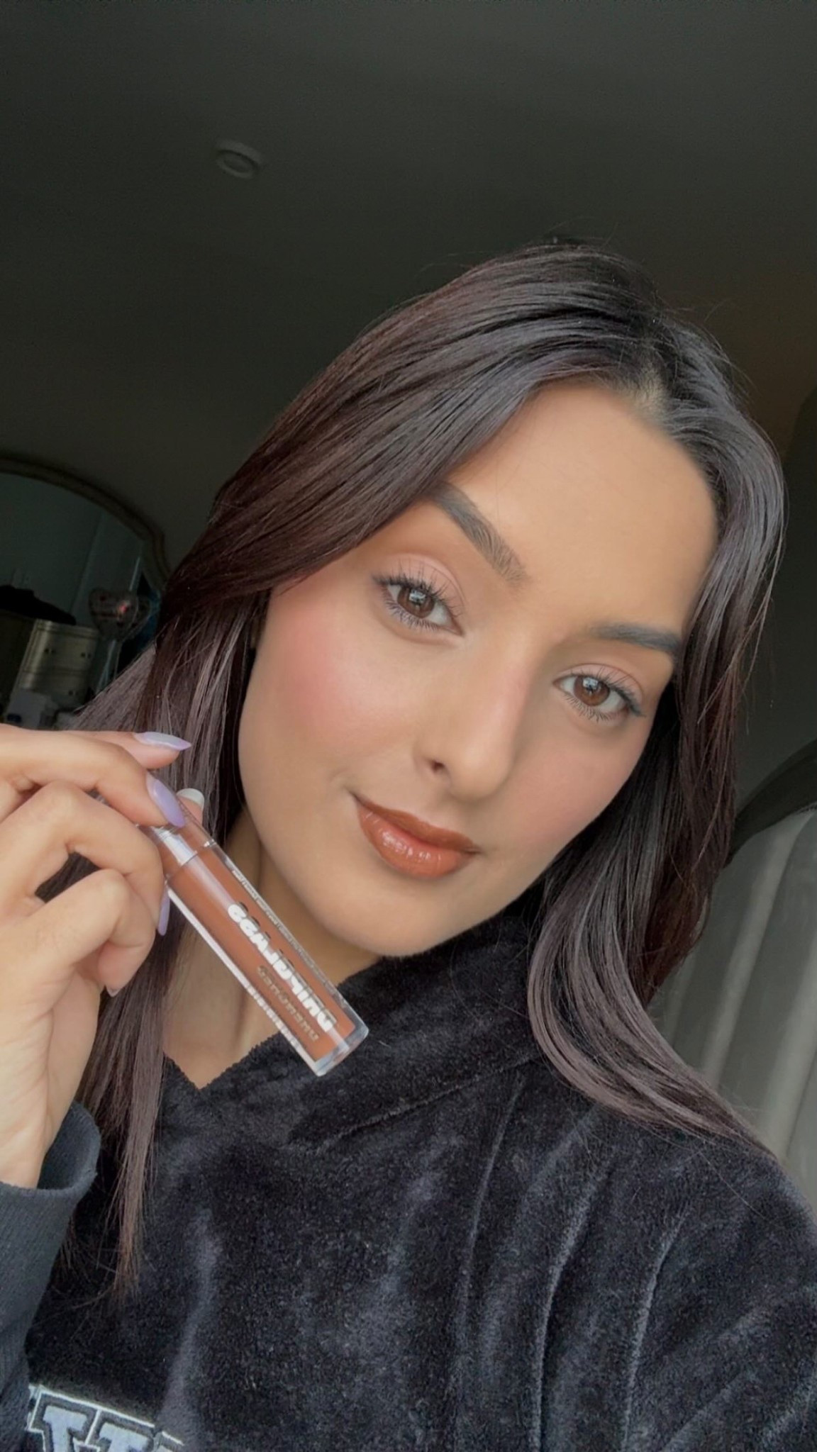 My new favourite pigmented lip gloss by @morphebrushes 🤎

Initially got clear one in this from @topbox and love the formula so much that I got this brown one 🫶🏻 @morphebrushes 

Find my favourite makeup and skincare products via link in bio ✨
#makeup #lipgloss #brownlips #makeuplover