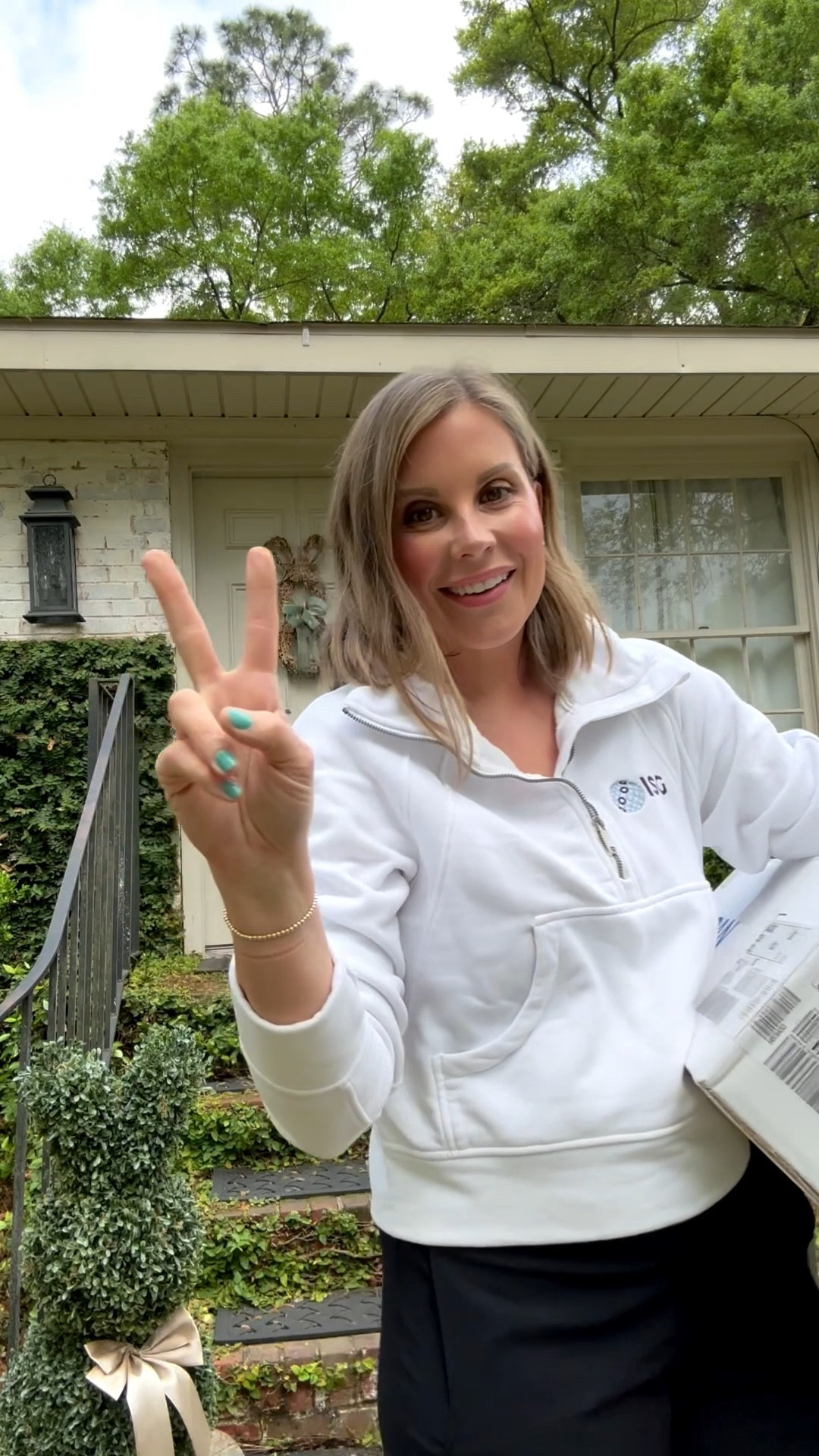 Workwear Day 2! Not your average corporate attire, but I am manually working today, people, and @Ruti  on the loose pants  are always my movement go to!

#LTKdayinmylife #LTKootd #LTKWorkwear