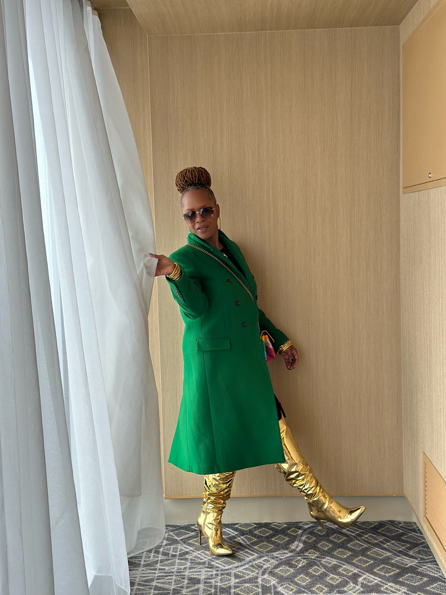 Metallic Gold Boots and Green coat

#LTKHoliday #LTKparties #LTKshoecrush