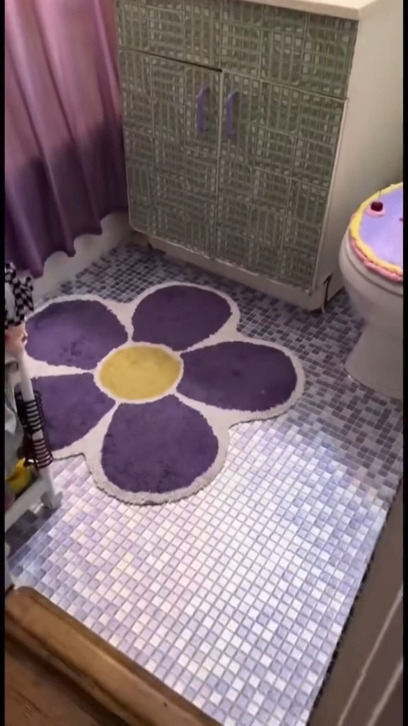 My maximalist heart be still! 🥹💜

#maximalism #diy #bathroom