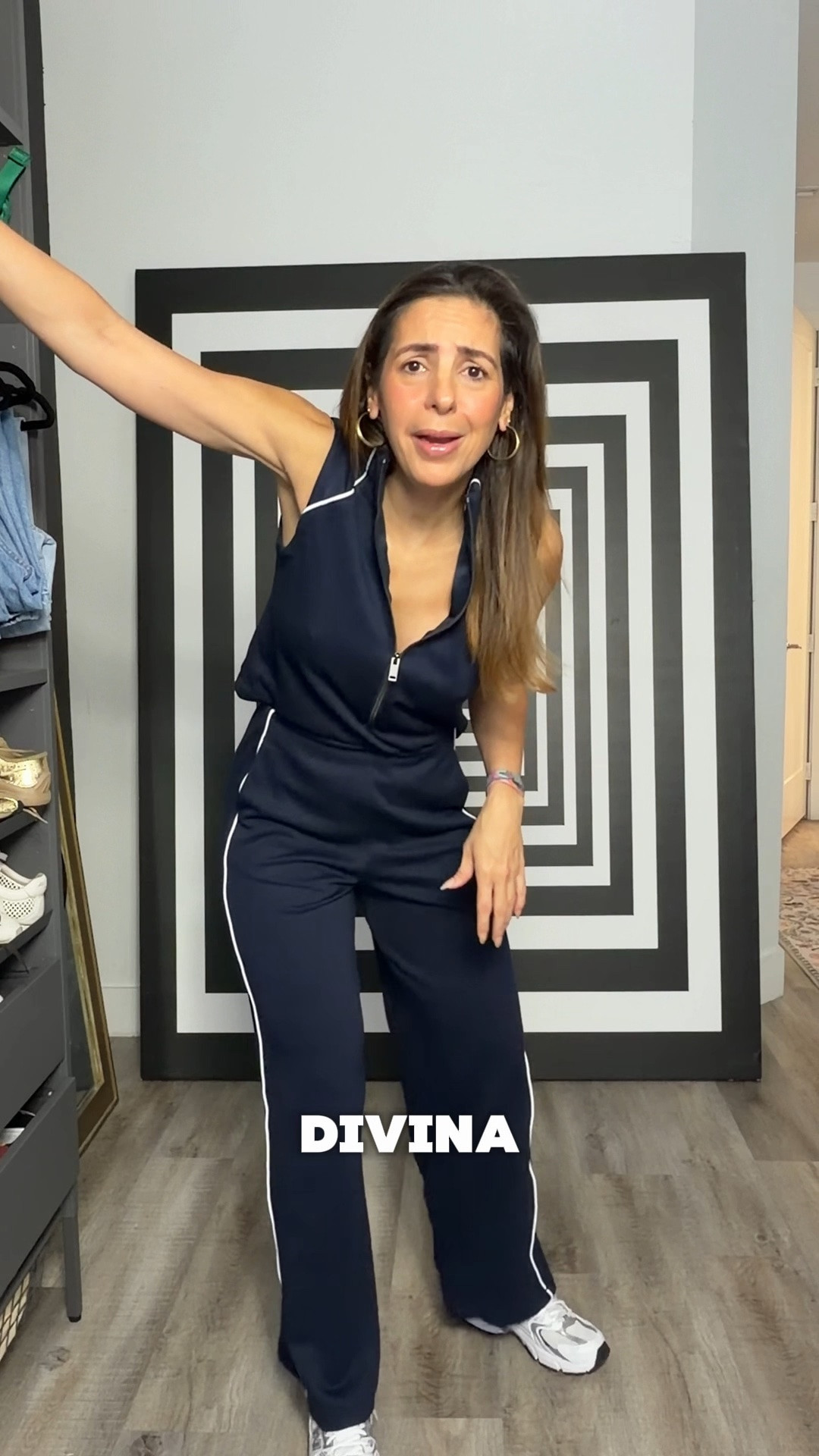 ¿Quiero verte bella, cómoda, actualizada sin mucho esfuerzo?
Pues aquí te dejo la solución.. y además, a color más lindo que el otro

Dime si no!
