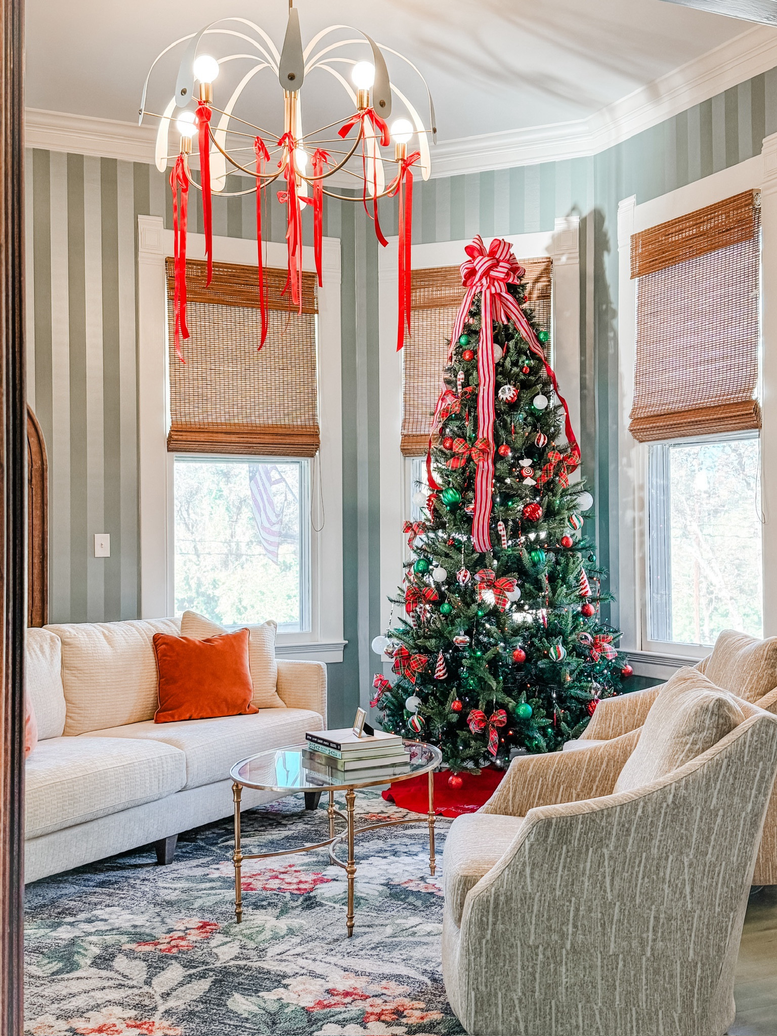 Obsessed with this Christmas decor!!

christmas home decor, holiday home inspo, home styling tip, christmas home finds, christmas ornaments, christmas treee

#LTKHome #LTKHoliday #LTKStyleTip