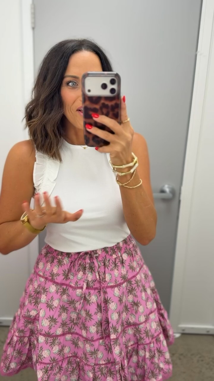 This skirt is even cuter in person… the print is everything. 💗

Size XS
5’3” for reference

#WalmartFashion #WalmartFinds #AffordableFashion #SummerStyle #SkirtOutfit #FeminineStyle #LTKStyle #LTKCreator #WalmartStyle #FashionFinds