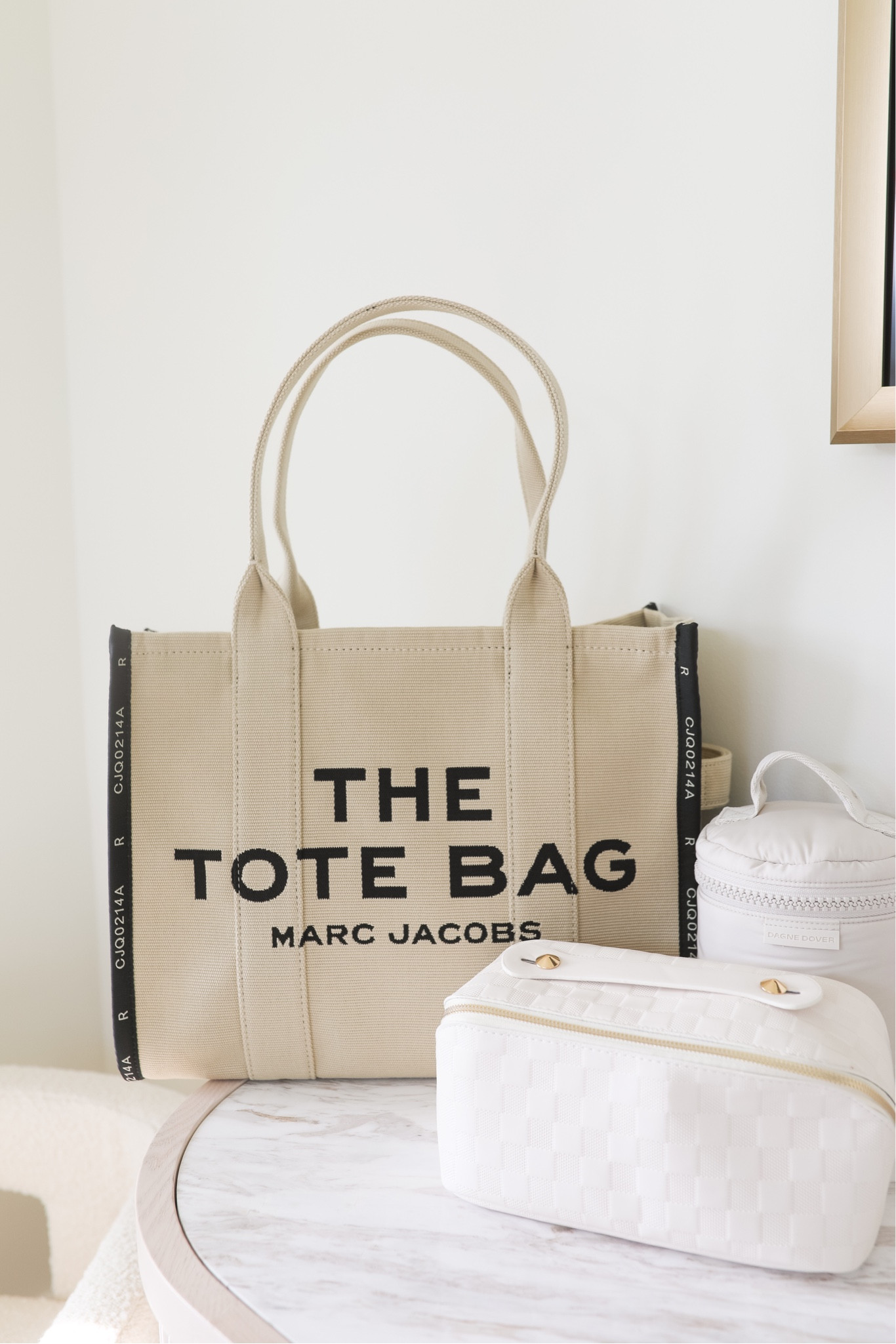 marc jacobs travel pouch