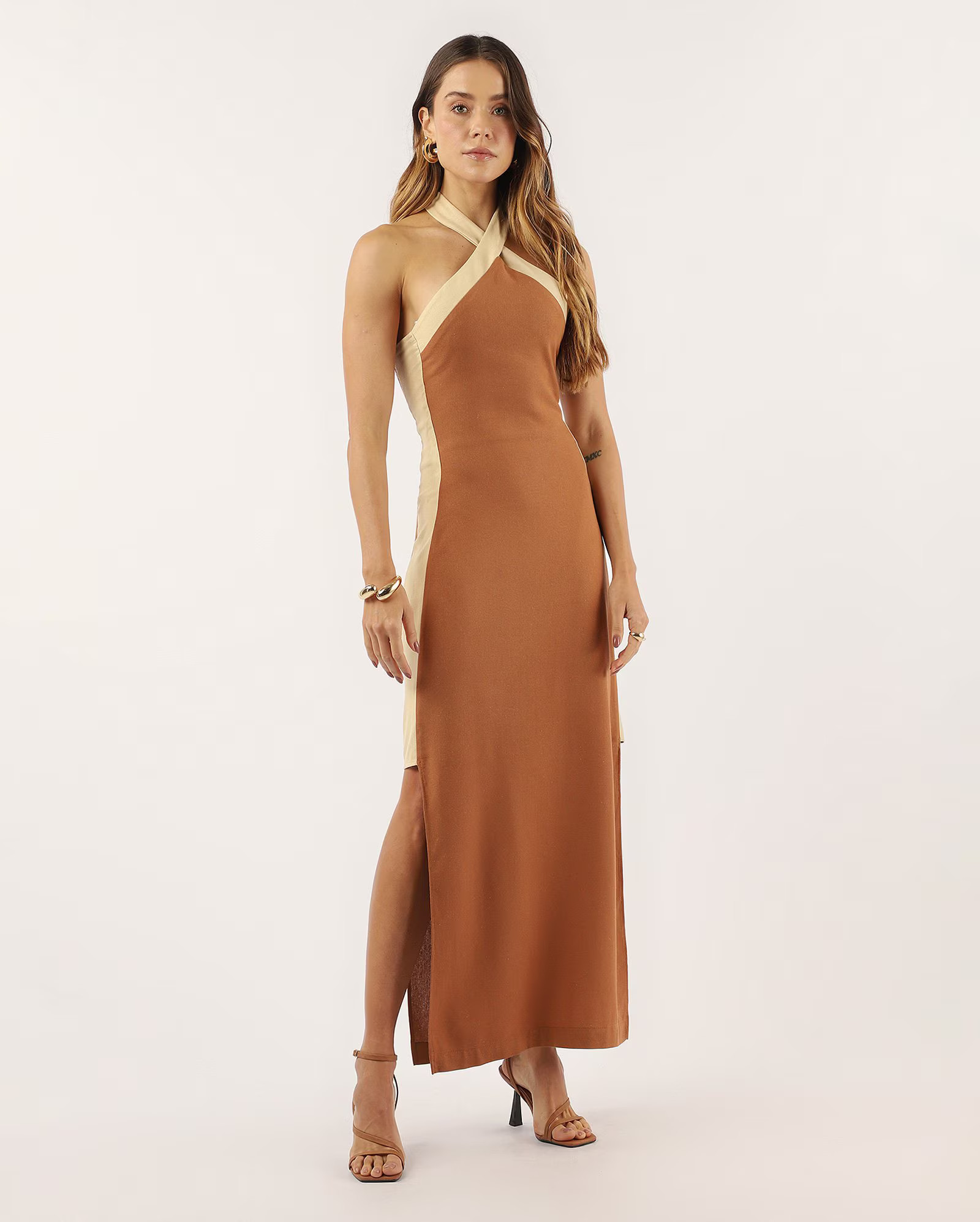 Vestido midi reto em viscolinho frente única marrom | AK | Riachuelo (BR)