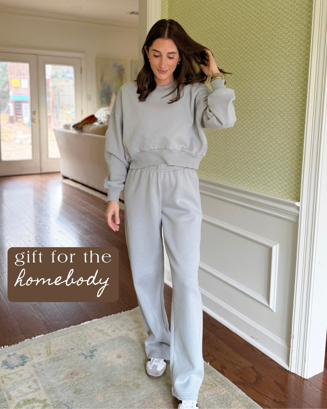 @vuoriclothing has the perfect gifts for anyone on your list — from the cozy homebody to the active girl who’s always on the go! And they have tons of great picks for him too! #VuoriPartner

sizing:
crew - XS
pant - XS
jacket - XS
leggings - XS 

 
