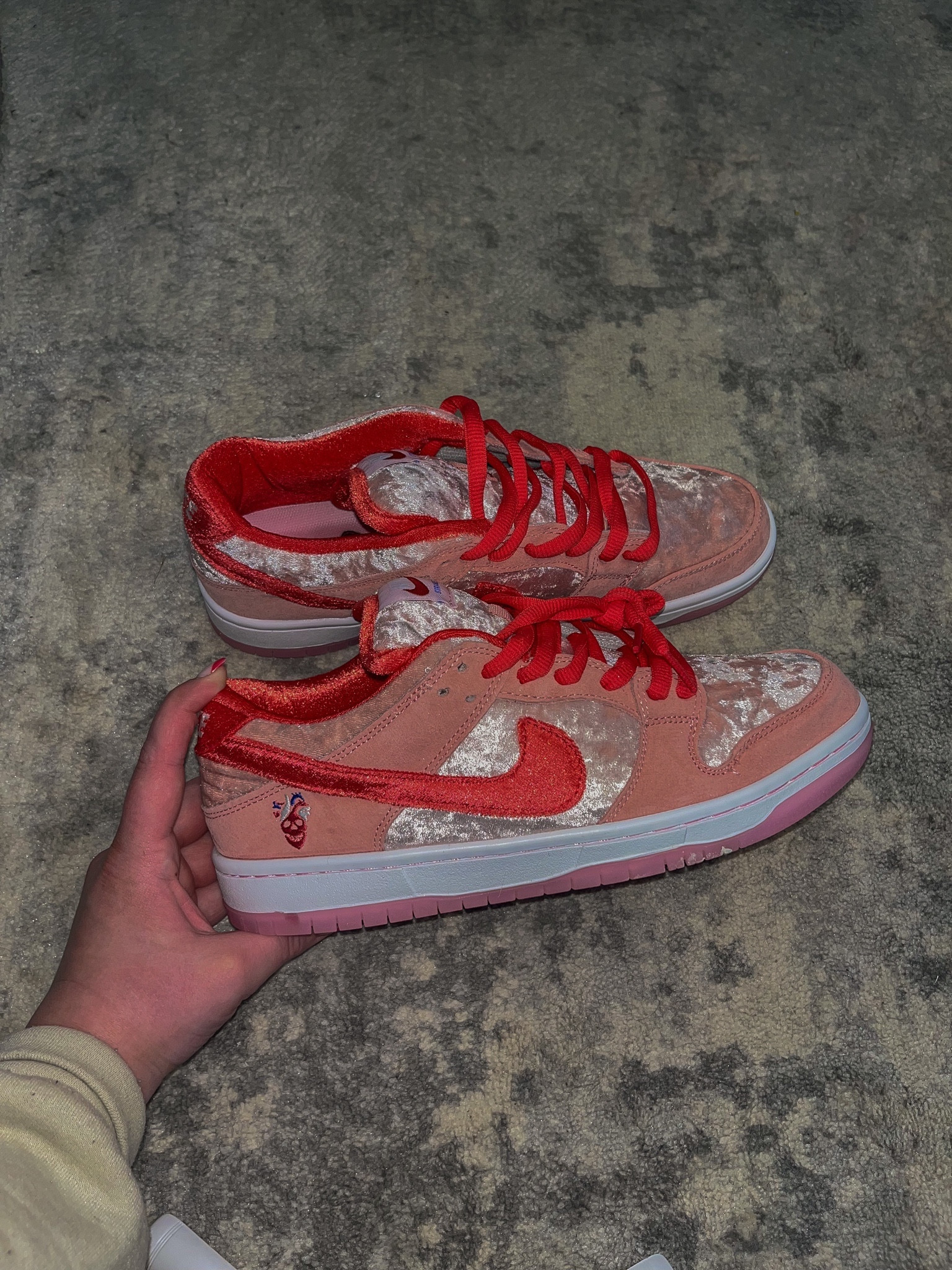 Valentines Day Nike ! #explorepage #explore #valentinesday #valentinesday2024 #valentinesdaynike #nike #nikedunk #nikesneaker #trending #affordablefashion #style

#LTKshoecrush #LTKstyletip #LTKsalealert