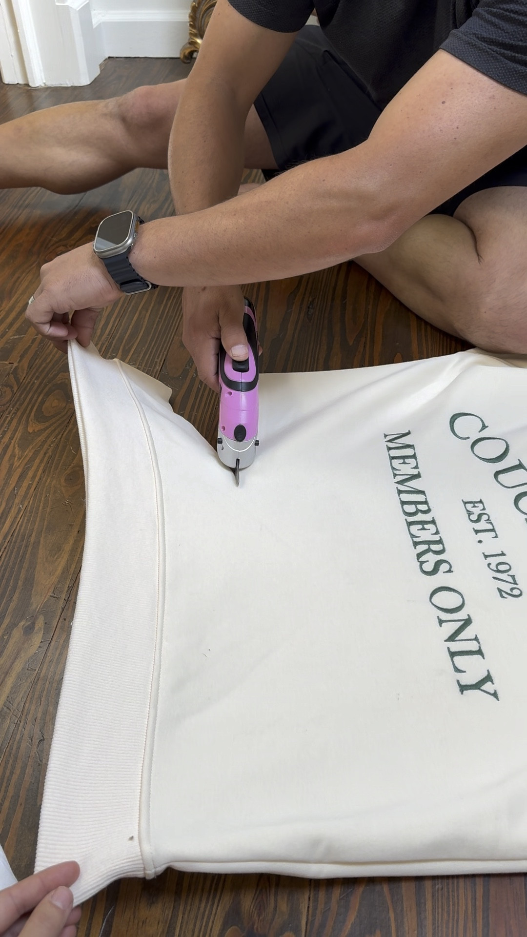 Amazon electric scissors 
The post sweatshirt size small

#amazon #diy #laurabeverlin 

#LTKsalealert #LTKVideo #LTKfindsunder50