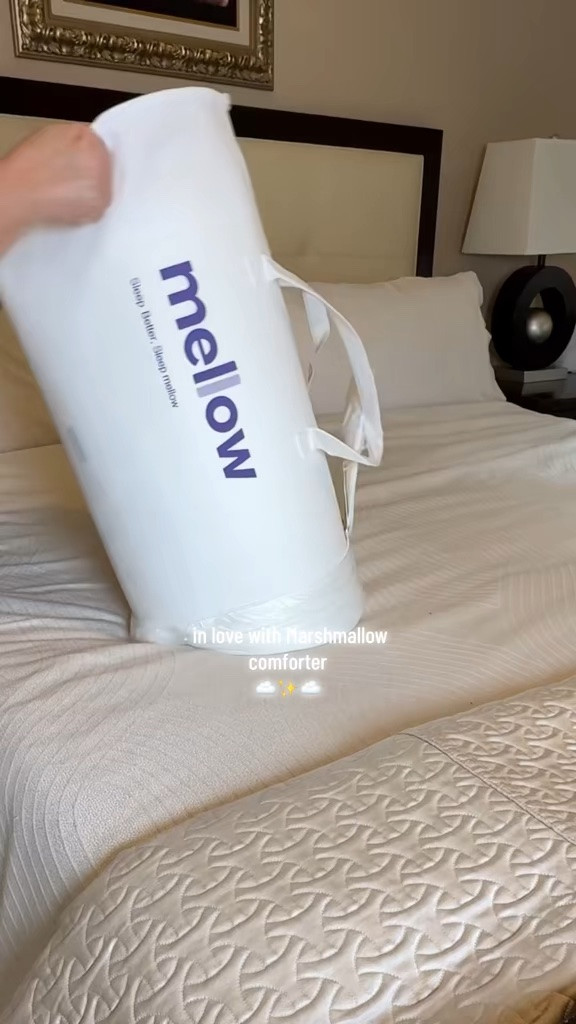 double stuffed. extra fluffy feels like a marshmallow cloud
I'm obsessed @Mellow Sleep
#mellowsleep #comforter #bedding #cozyroom #marshmellowcomforter