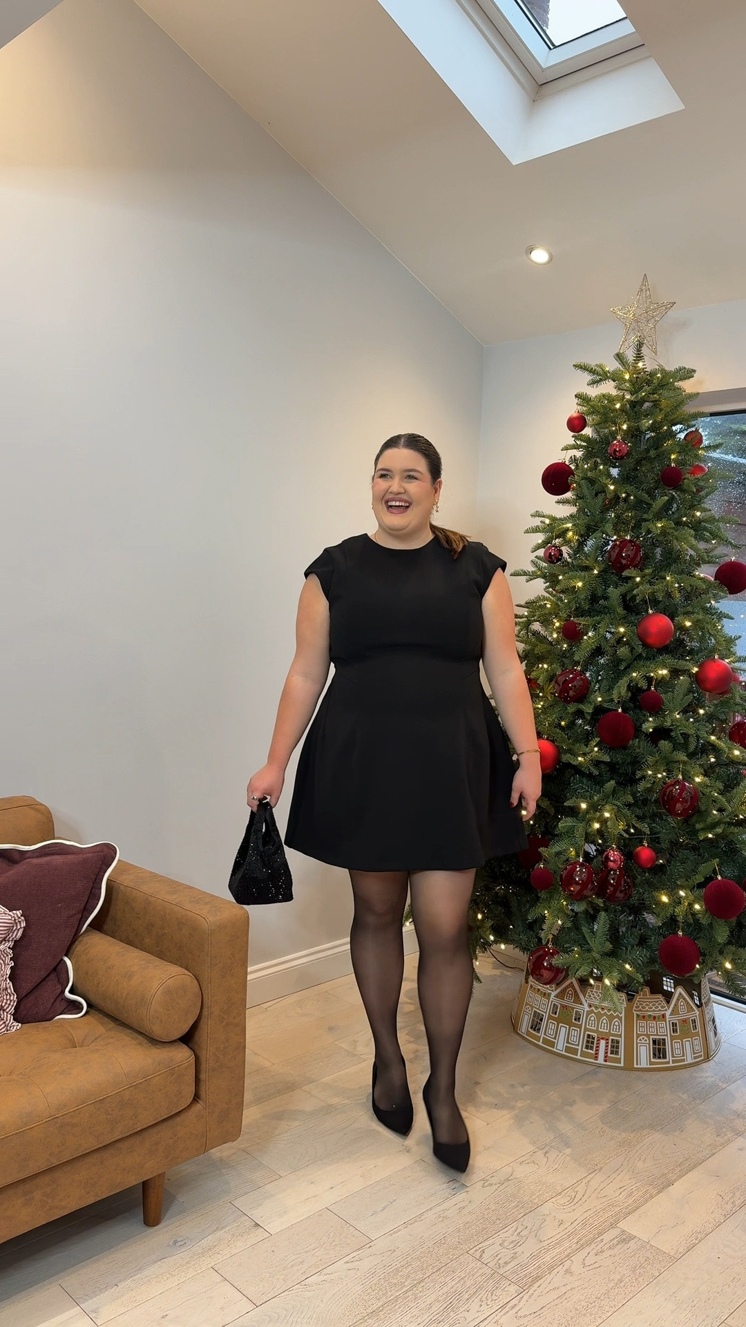 Boyfriend reacts to my outfit 🪩🍾✨

#partyoutfits #christmasoutfitinspo #grwm #boyfriend