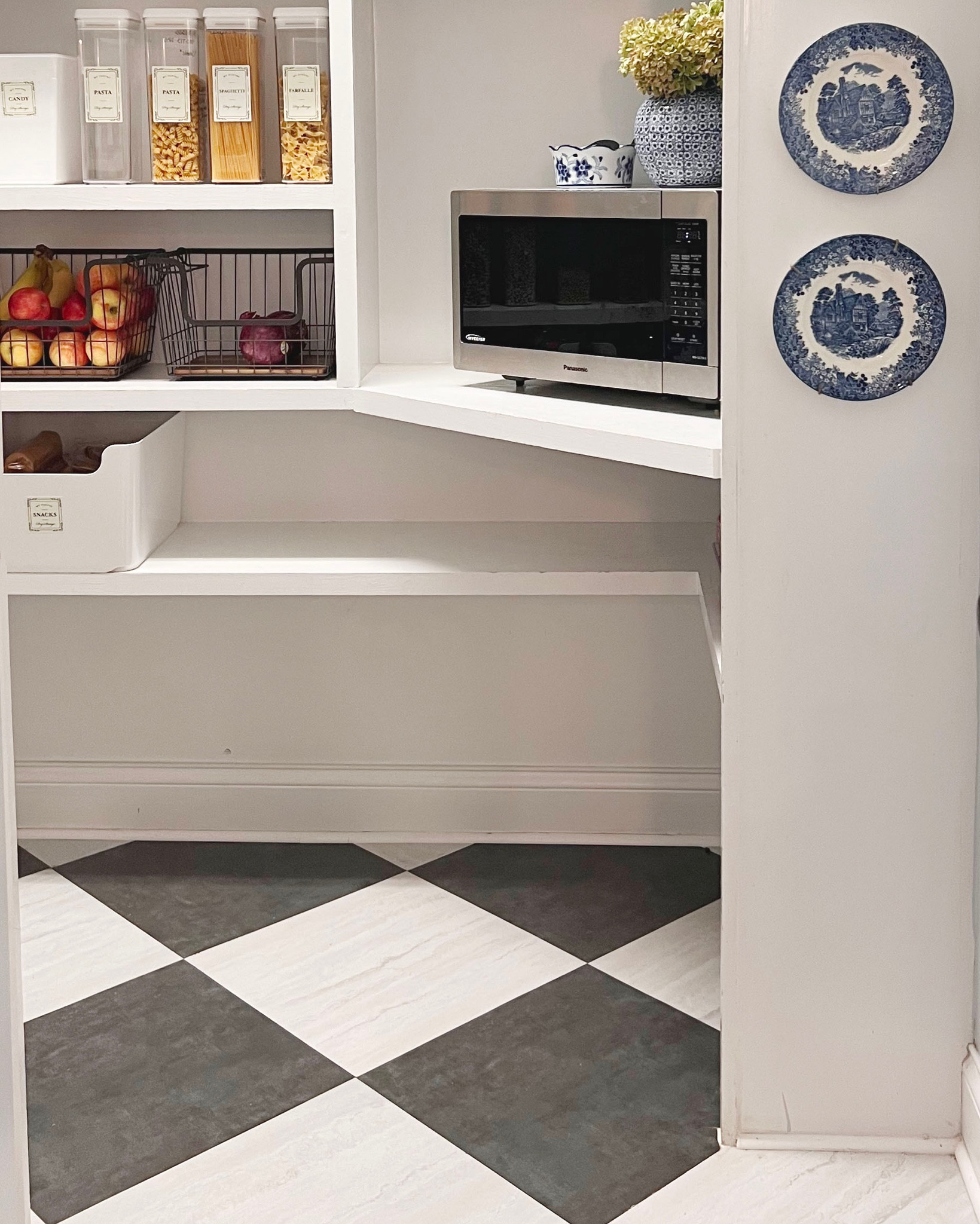 Peel & Stick checkered floors! 🖤