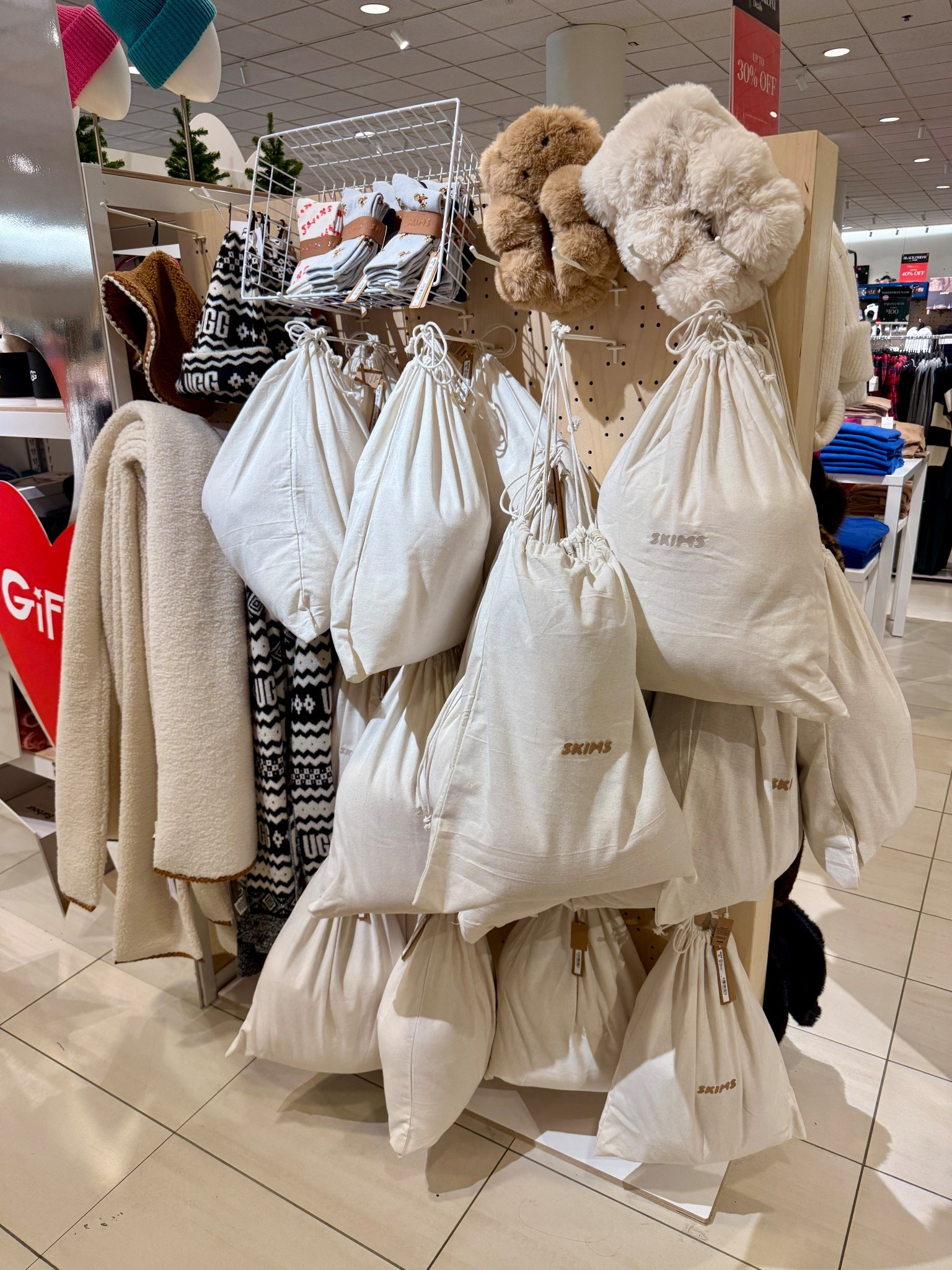 Skims gift ideas for her 🤎 the teddy bear slippers are too cute!!

Nordstrom, skims, gift ideas, cozy, homebody 

#LTKFindsUnder100 #LTKGiftGuide #LTKHoliday