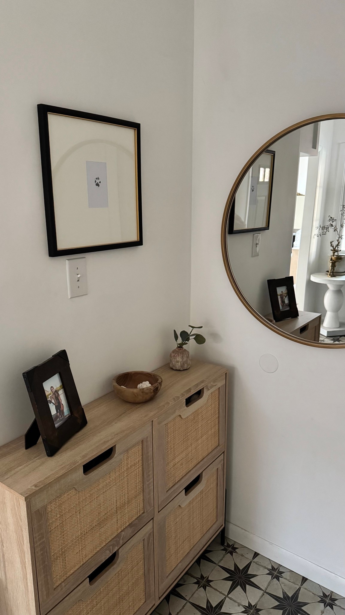 First project of the new year: shoe storage organization and frame of her paw print 🐾 🪞 




#LTKFindsUnder100 #LTKHome #LTKSaleAlert