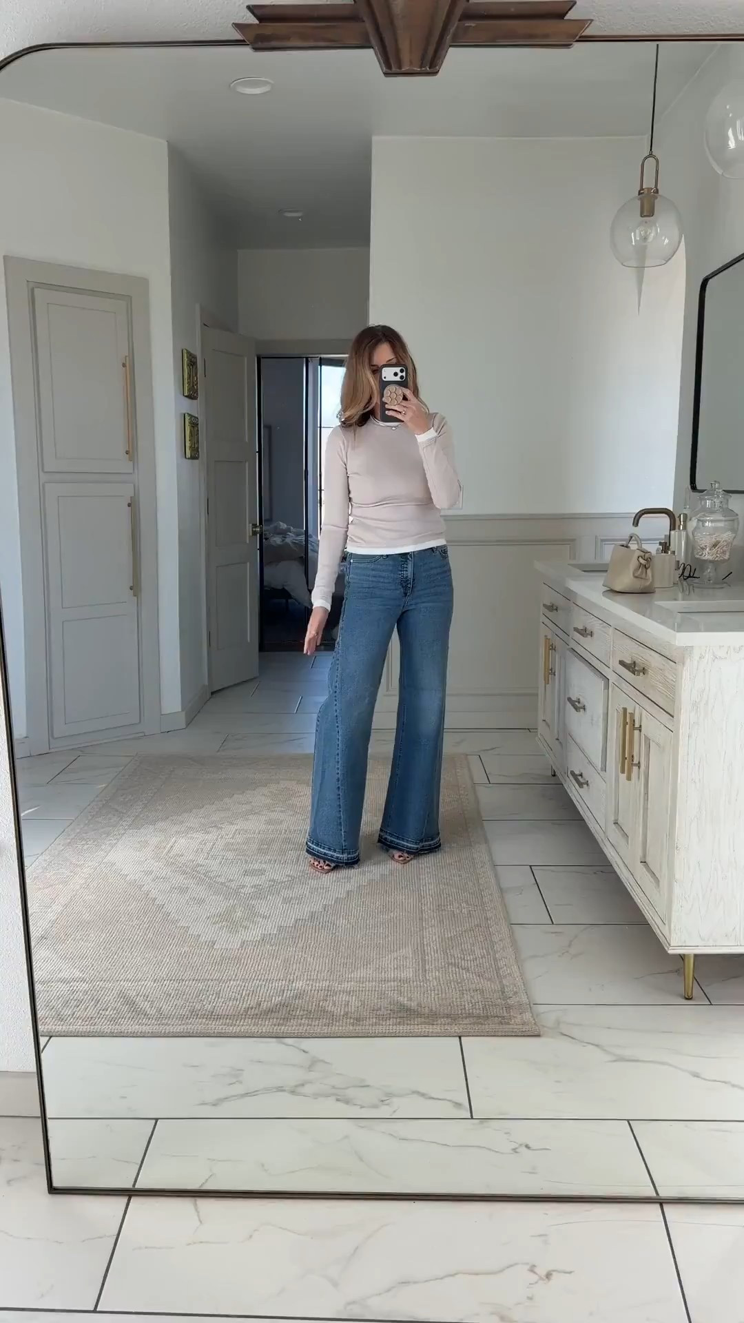 So good! I’m wearing a size 4 regular and I’m 5’6

Comment SHOP below to receive a DM with the link to this post on my LTK ⬇ https://liketk.it/5RCB8 #ltkover40

#LTKOver40