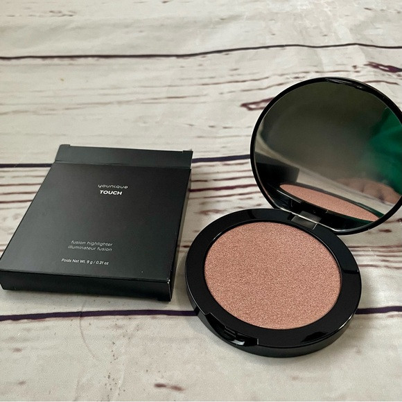 New in box Younique fusion highlighter | Poshmark