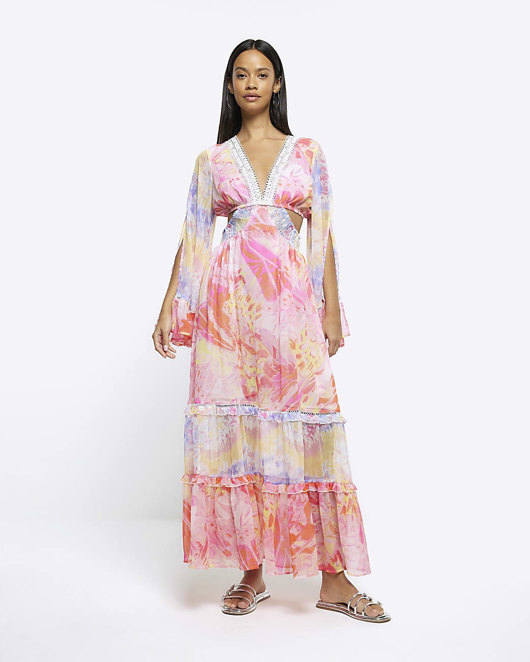 1 | 6.kvfysmfp{overflow:hidden;touch-action:none}.ufhsfnkm{transform-origin: 0 0}.kvfysmfp{overfl... | River Island (UK & IE)