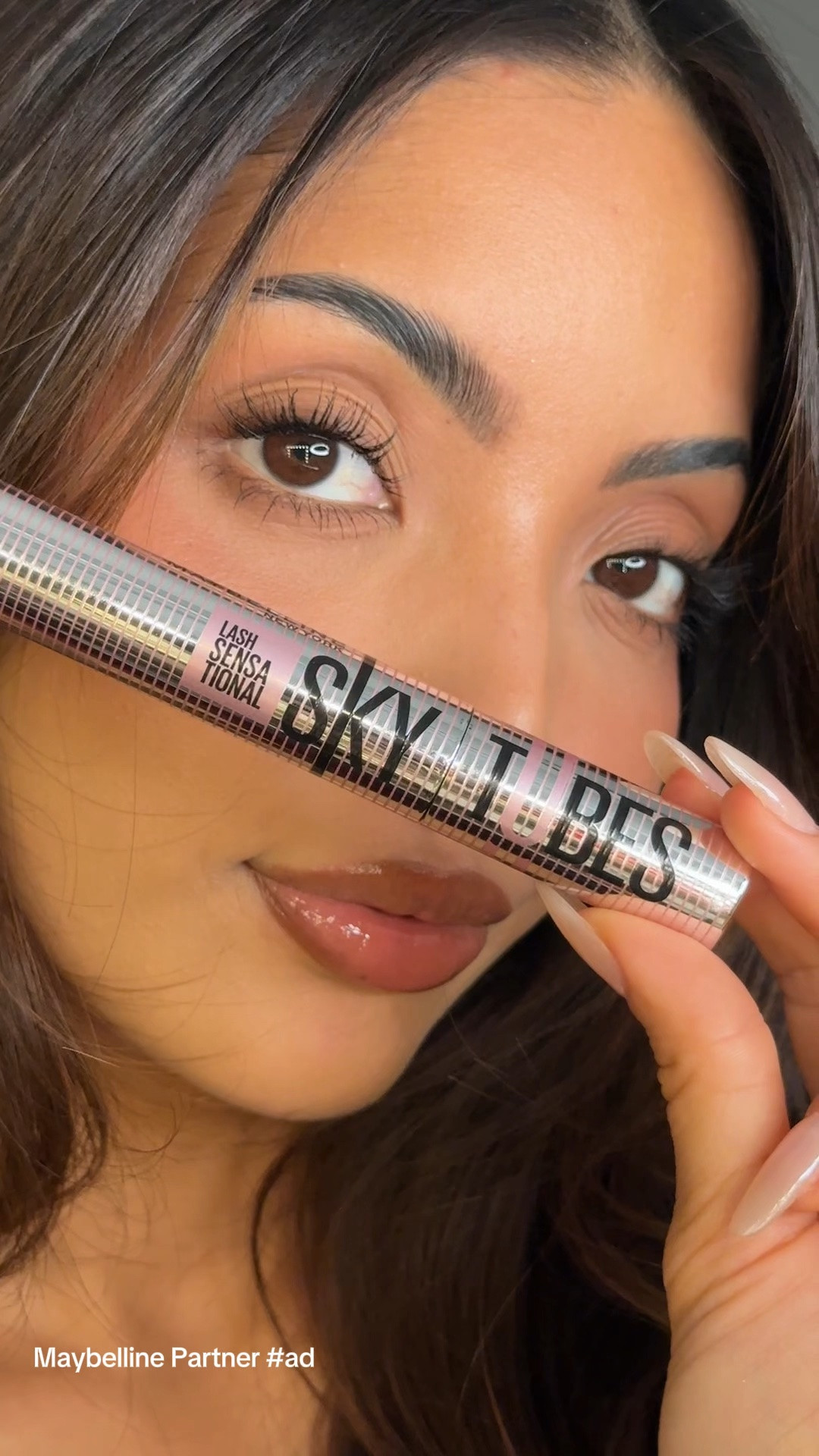 #Ad Omg @maybelline has stepped into the tubing mascara game and it’s a hit, per usual! Not only does it lengthen and condition your lashes but it comes off in seconds with just warm water- no tugging over here! You can grab your Maybelline Lash Sensational Sky Tubes Mascara now at @target! 

#TargetPartner #MaybellinePartner @shopltk @targetstyle #liketkit