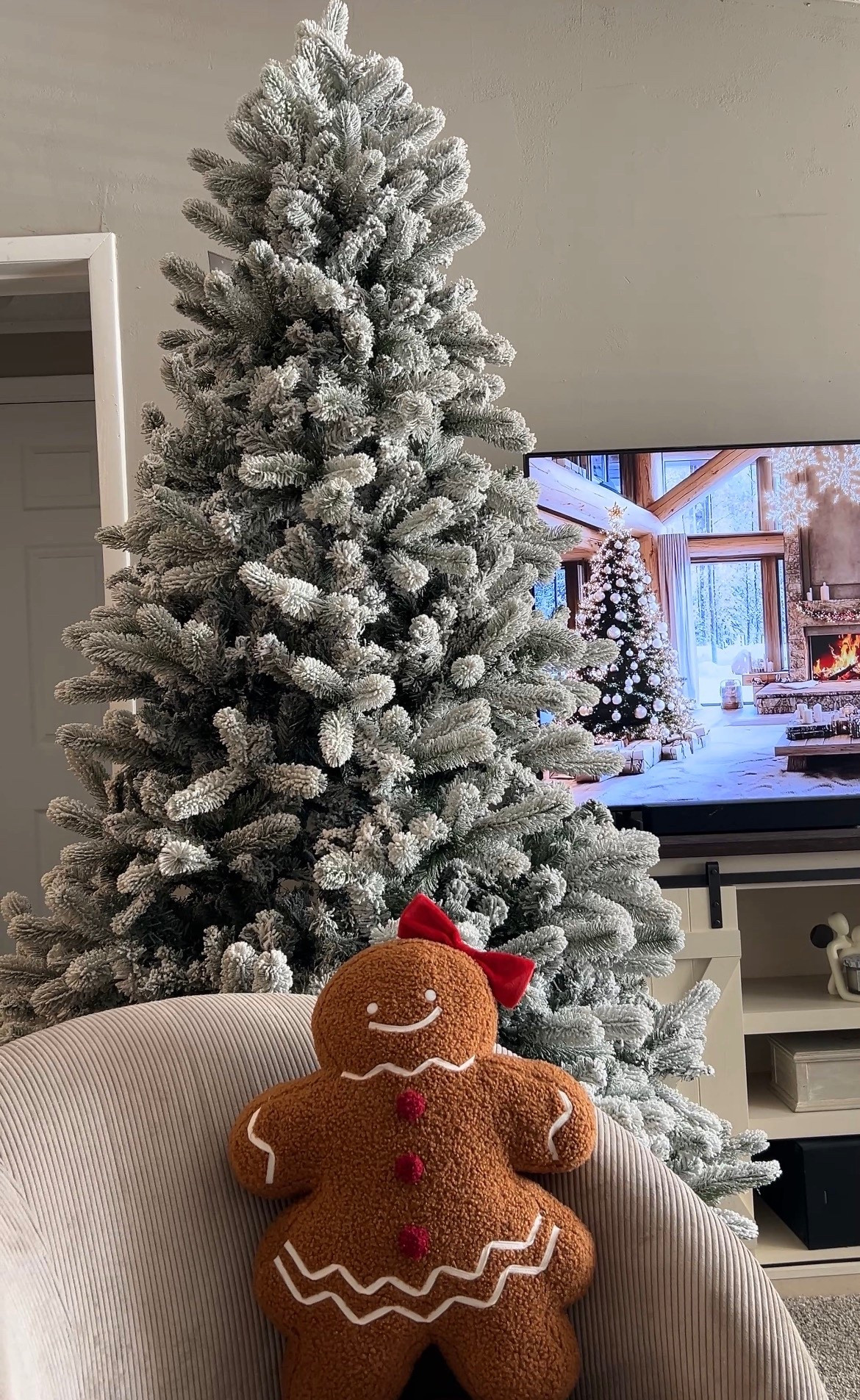 The Cutest Plush Sherpa Gingerbread Girl Cushion Pillow 🎄❤️

#LTKFindsUnder50 #LTKSeasonal #LTKHoliday
