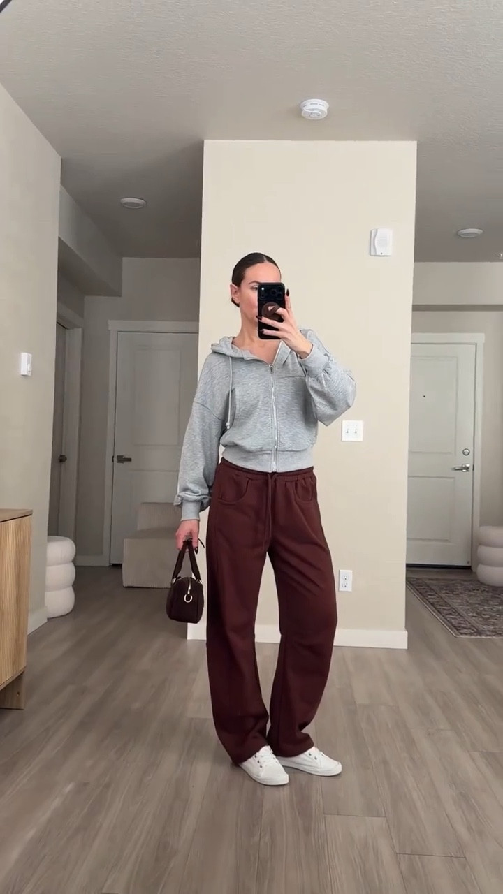 lightweight comfy barrel sweatpants.  so so good!!

#sweatpants #greysweatpants #zipperedhoodie 

#LTKFindsUnder50 #LTKSaleAlert #LTKootd