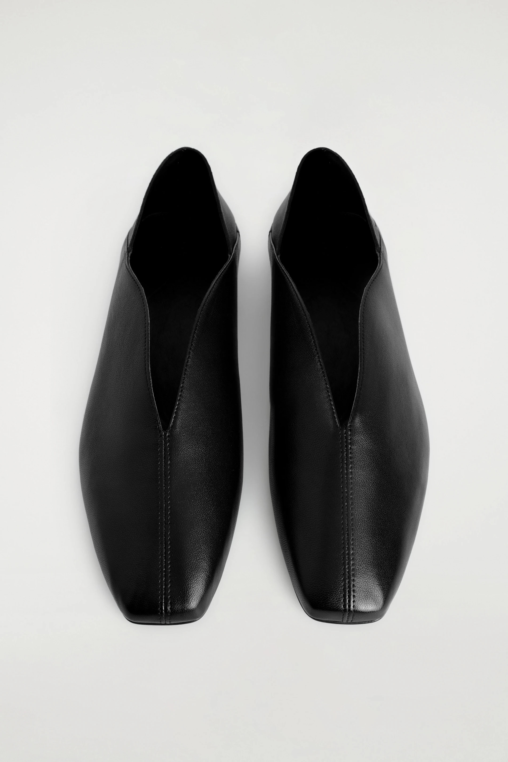 MULES AUS LEDER - SCHWARZ | COS DE | COS (EU)