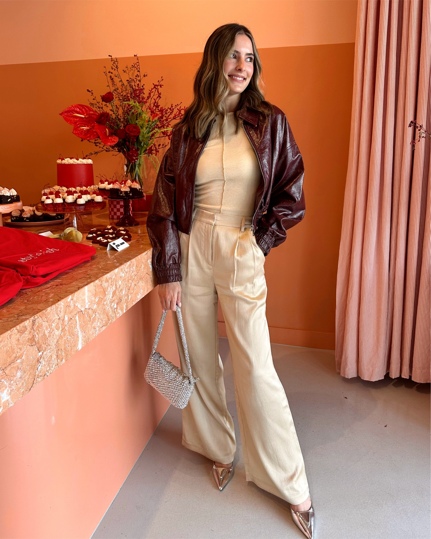 Not usually a colour kinda girl but I love this outfit from today 🥰 Pants are also Nude Lucy (Camille Pant) and the bomber is from Bubish