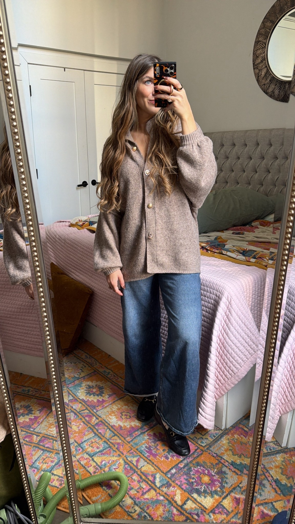 My go-to comfy outfit for when I still want to look put together! These sweatpants jeans are actually life changing  

#LTKdayinmylife #LTKootd
