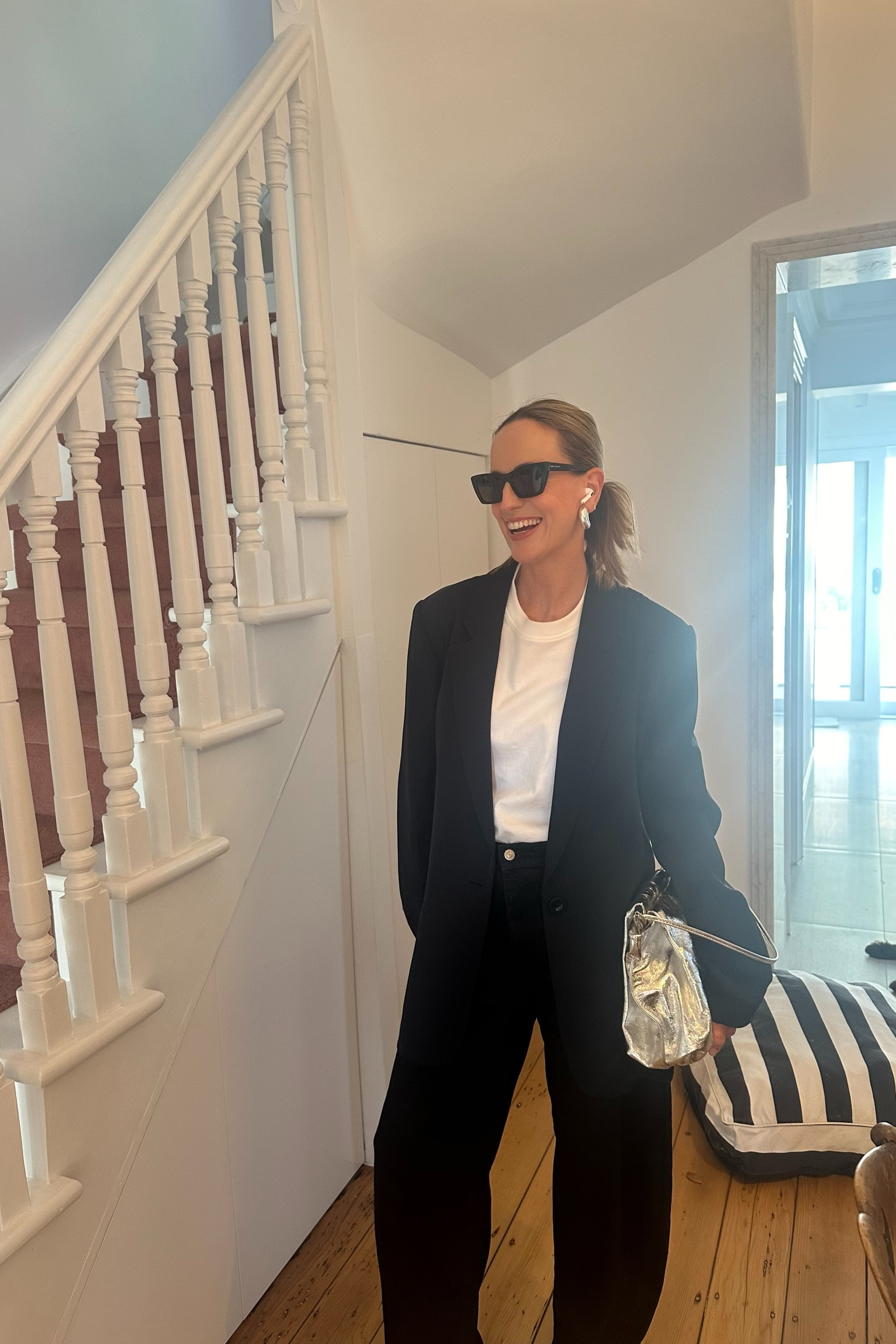 Love this fab barrel style Jean from Rolla’s. So versatile! I wore with a tee and flat pointy ballet for earlier in the day and for night have thrown on a (very tiny) heel, a silver bag and chunky silver earrings and black jacket. 

#LTKaustralia