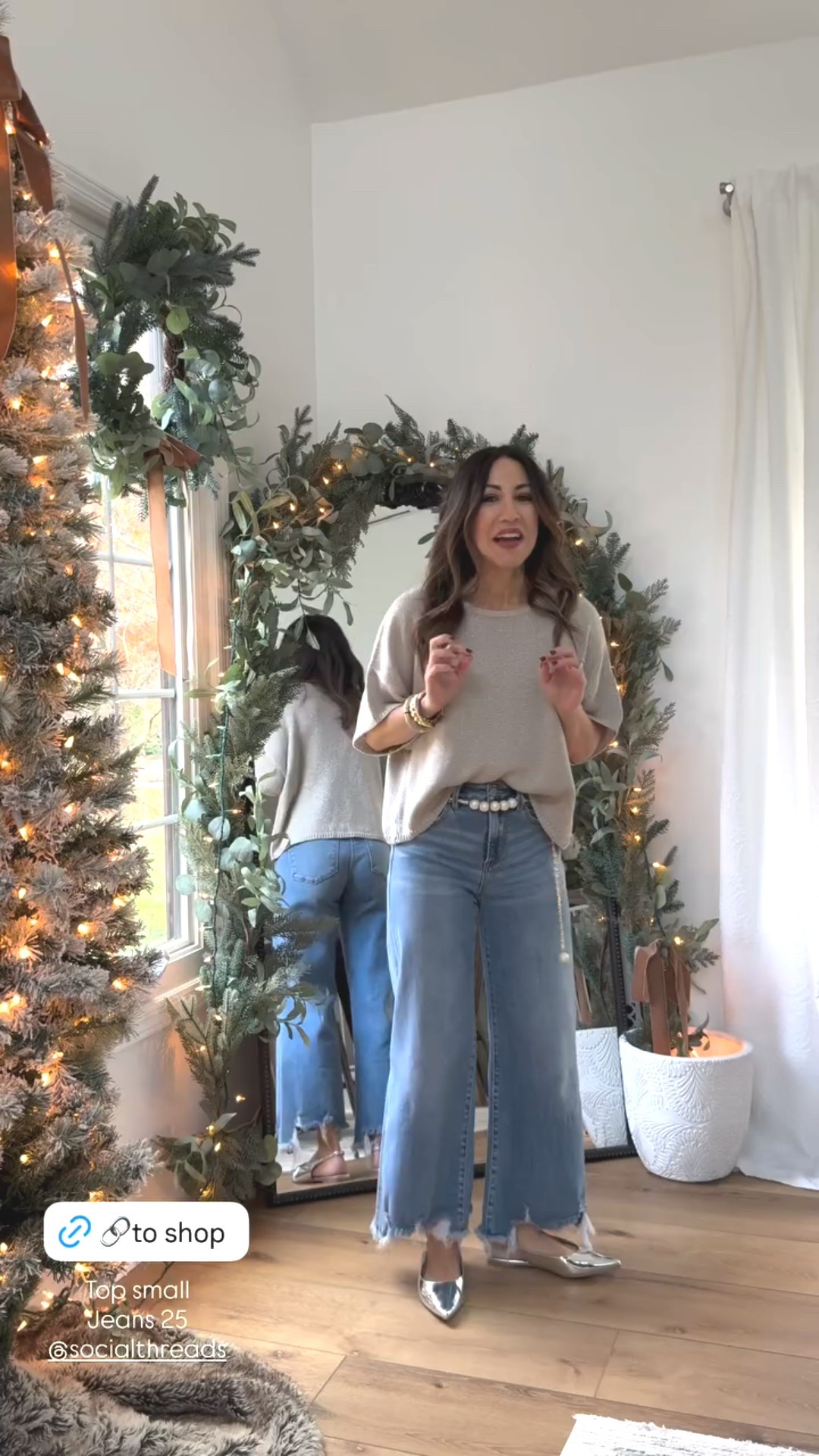 Small top, 25 jeans, Holiday outfit

#LTKOver40 #LTKHoliday #LTKFindsUnder100