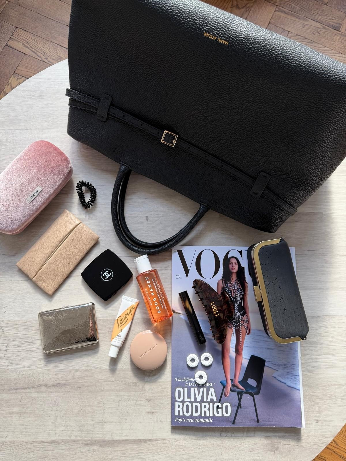 What’s In My Bag

beauty | Accessories | Home | Makeup | Hair | Glasses | Perfume 



#LTKworkwear #LTKuk #LTKbeauty