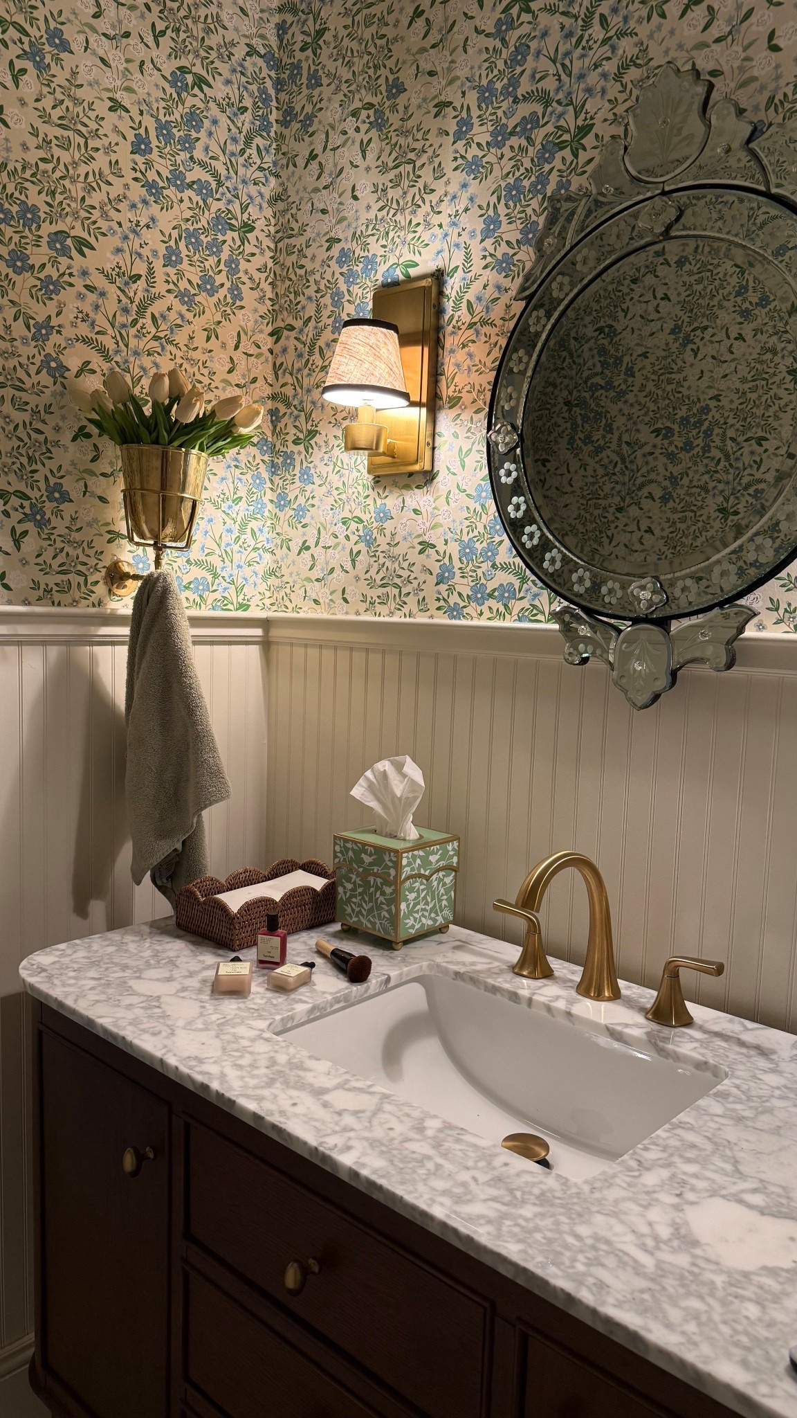 Half bath details ✨ The mirror is an antique find and the tissue box and napkin holder were locally purchased! 
