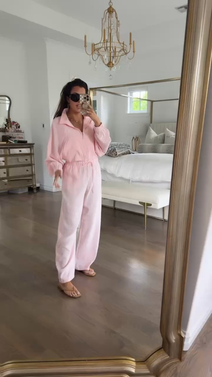 Great Alo alternative. This set is so light and flowy!! Wearing a medium jacket and small pants! 💕

Zara fashion, Zara finds, Matching sets, Travel ootd, Travel set, Gemme Beauty, Emily Gemma

#LTKTravel #LTKmomlife #LTKdayinmylife