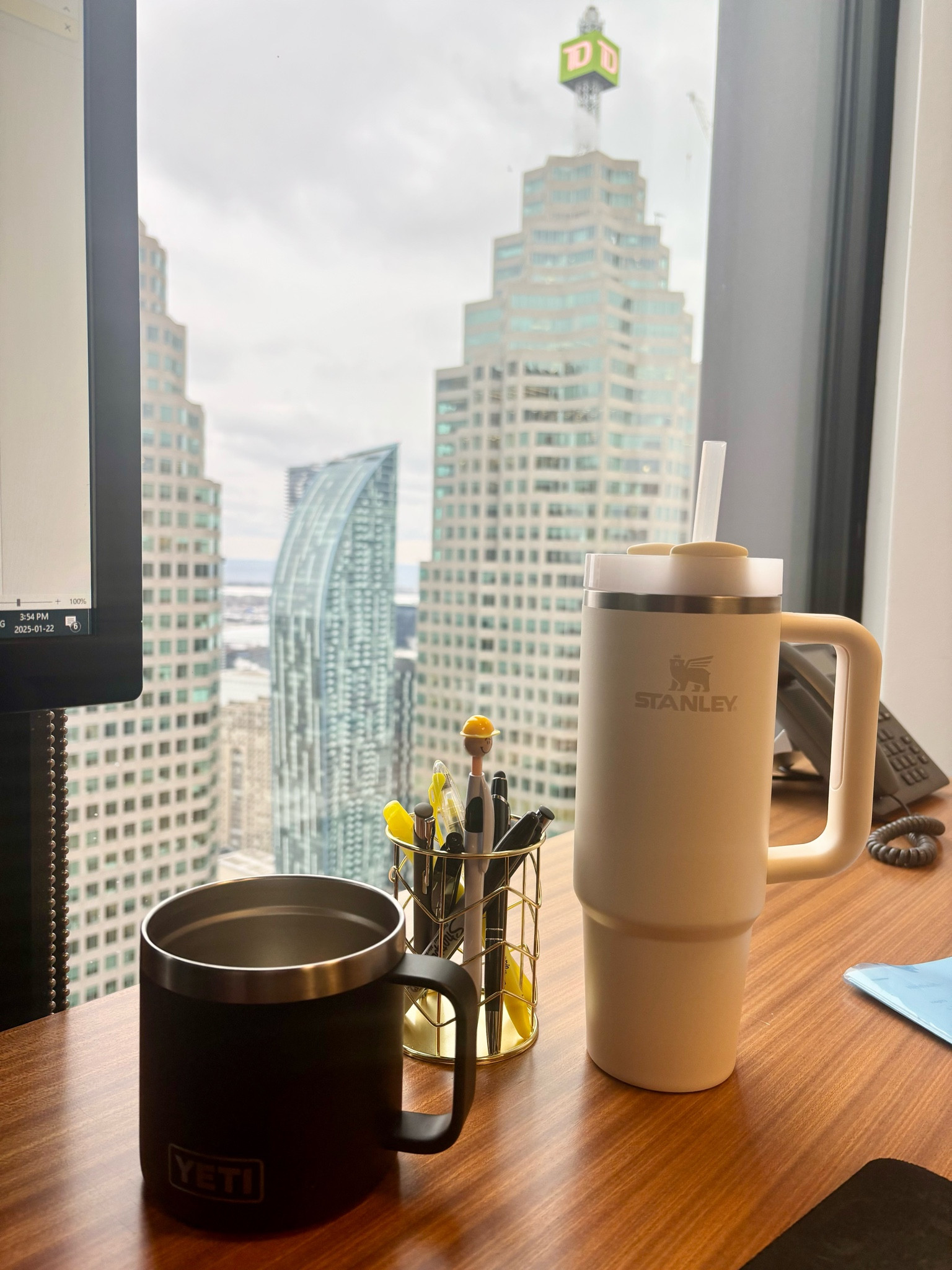 Cold days in the office with a view 🥶☕️✍️

#LTKwinter #LTKcanada #LTKworkwear