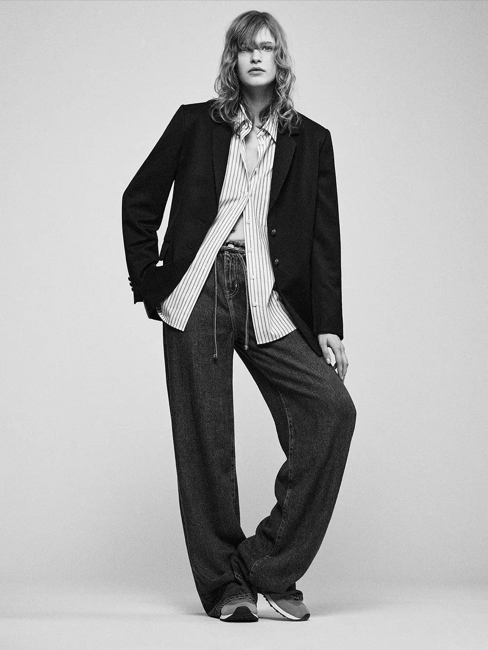 Drawstring Wide Leg  in  Ghost | Frame Denim