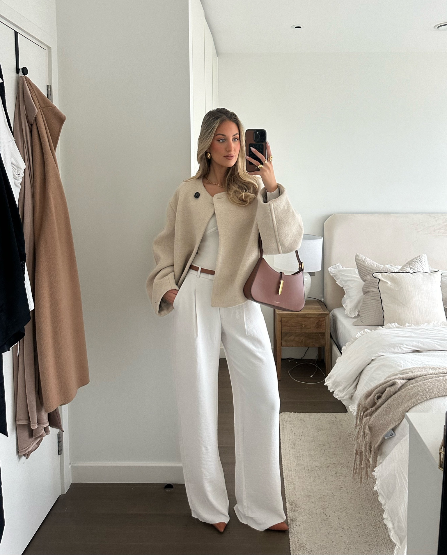 All neutrals outfit 
Abercrombie trousers - 40% off with code AFKATHERINE
DeMellier bag - 20% off with code BF20
H&M jacket - 20% off (applied automatically)