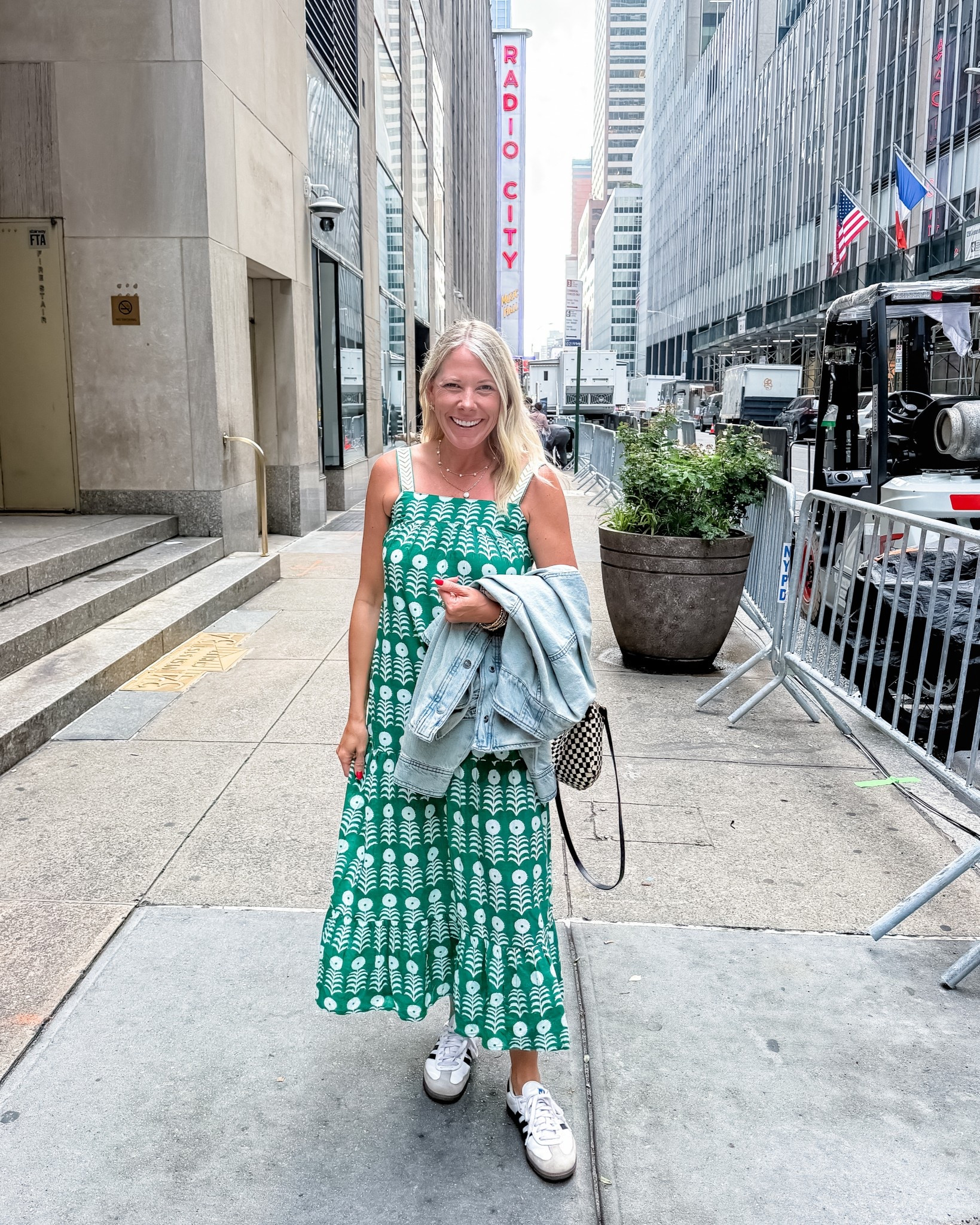 Size small green midi dress. Lightweight and small for travel 

#LTKOver40 #LTKTravel #LTKSeasonal