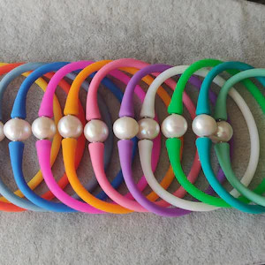 10-11mm white freshwater Pearl & Silicone Rubber Stretch bracelet | Etsy (US)