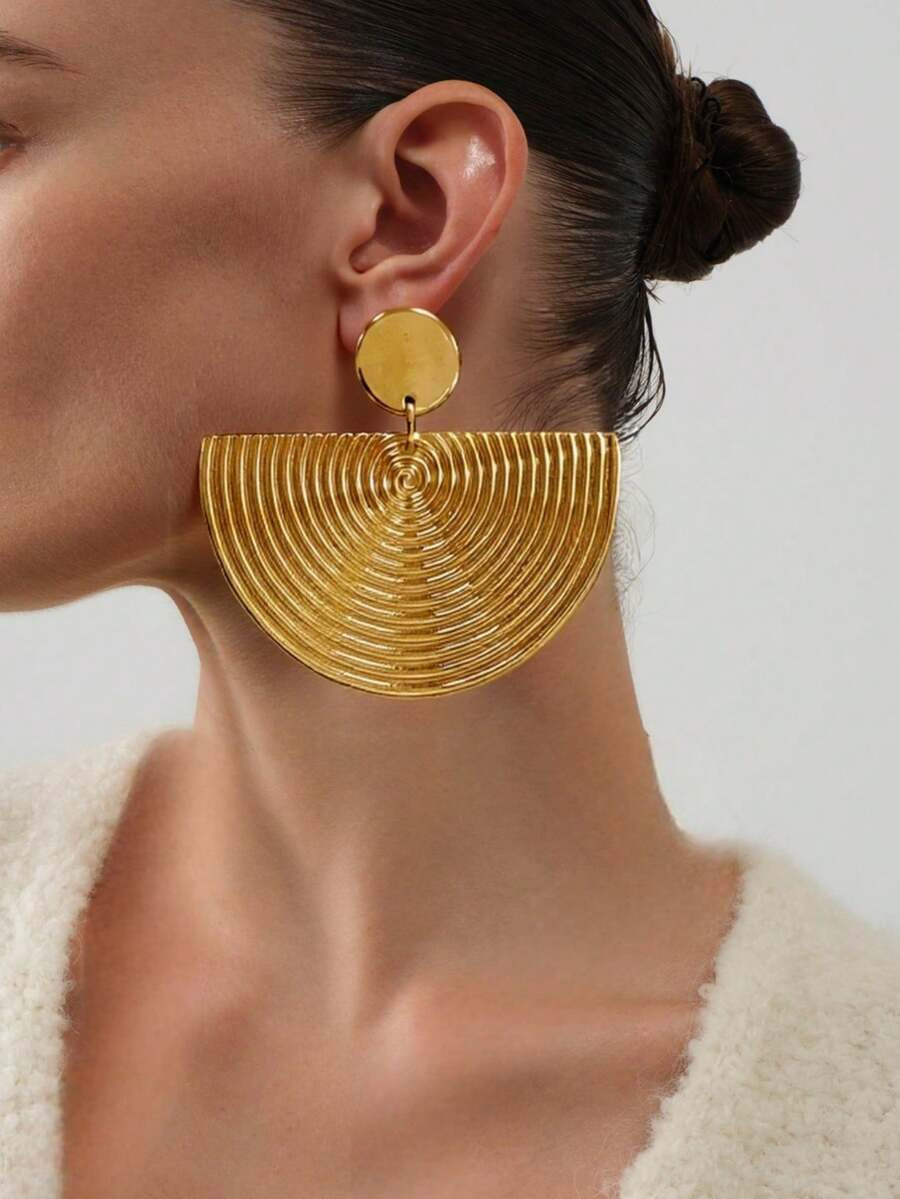1 Pair Women's Fashion Minimalist Versatile Spiral Pattern Metal Textured Fan-Shaped Pendant Hoop... | SHEIN