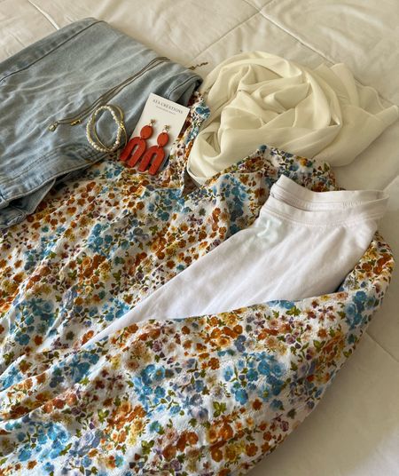 I cannot get enough of these florals and light wash jeans😍🥹 Check out Old Navy’s Labor Day sale!

#LTKSale #LTKunder50 #LTKfit